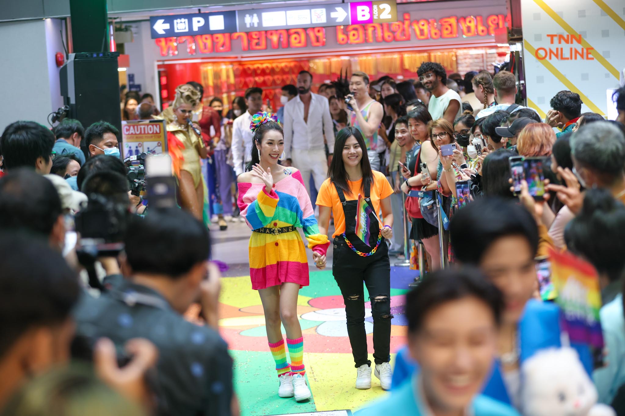 ครั้งแรกกับ DRAG PRIDE  แฟชั่นโชว์บน Runway ยาวกว่า 700 เมตร