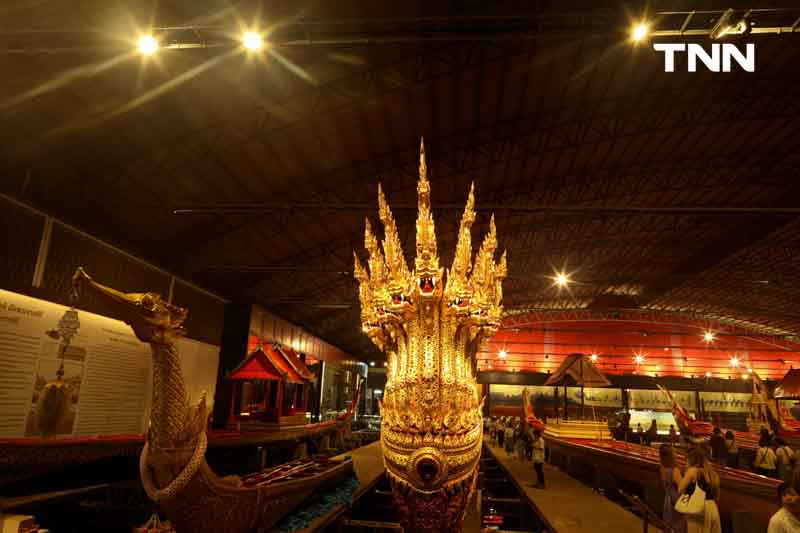 งดงาม วิจิตรตระการตา ชมเรือพระราชพิธียามค่ำคืน