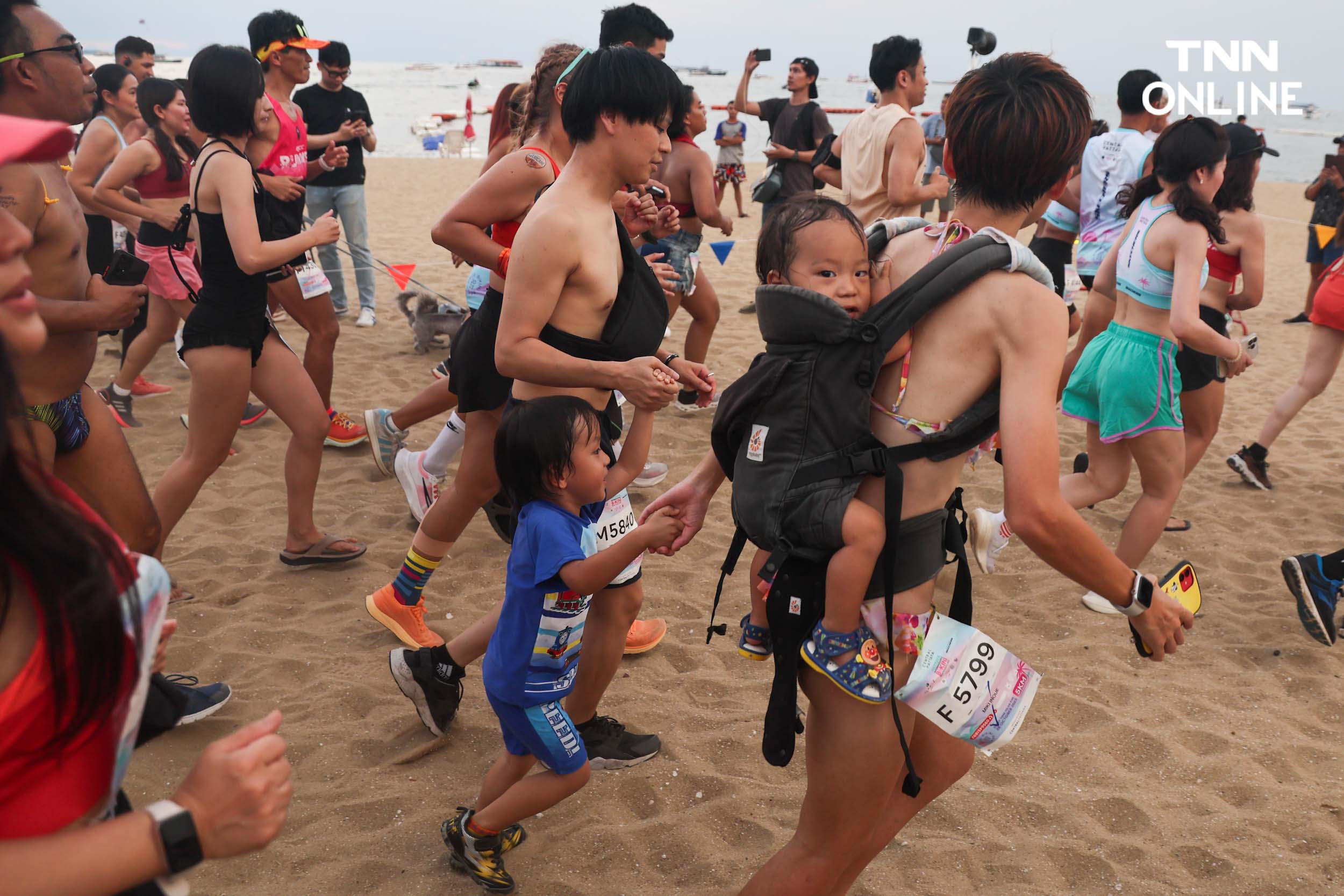 ใส่บิกินีอวดหุ่นสวย นักวิ่งกว่า 4,000 คน ร่วมวิ่งริมหาดพัทยา