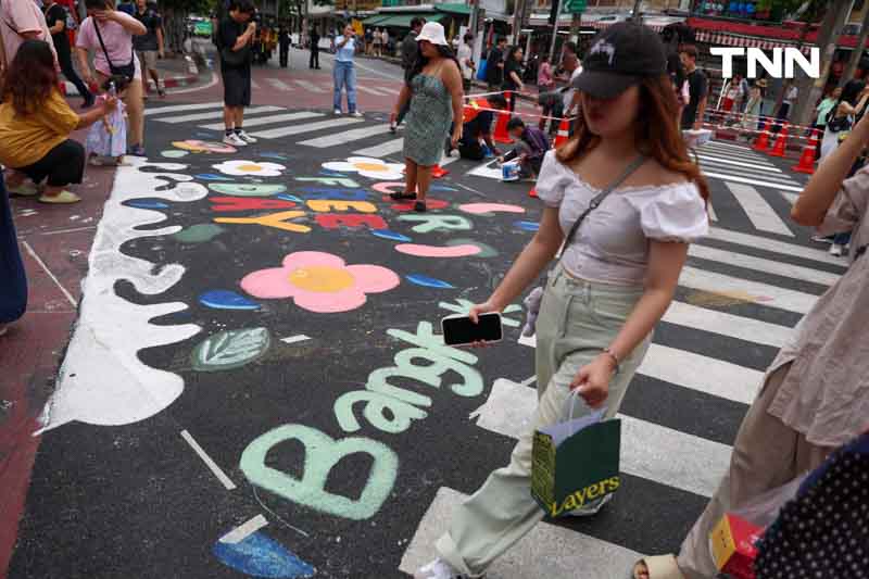 กทม. ชวนลดใช้รถ เพ้นท์สีถนนบรรทัดทองเพิ่มพื้นที่คนเดิน ในงาน Bangkok Car Free 2024