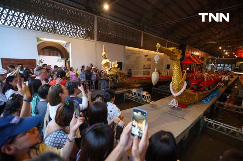 งดงาม วิจิตรตระการตา ชมเรือพระราชพิธียามค่ำคืน