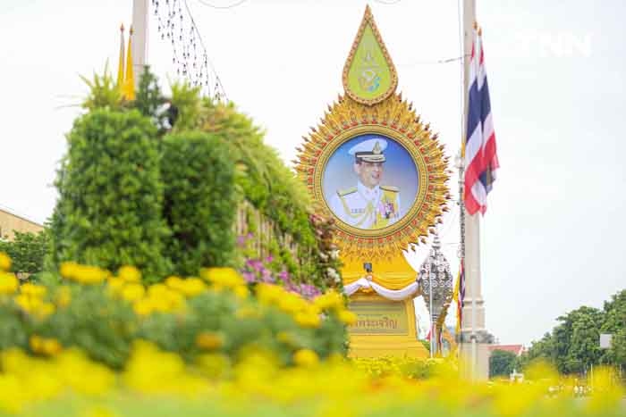 ประดับดอกไม้ เติมสีสันบนถนนประวัติศาสตร์ เฉลิมพระเกียรติในโอกาสพระราชพิธีมหามงคลวันเฉลิมพระชนมพรรษา 2567