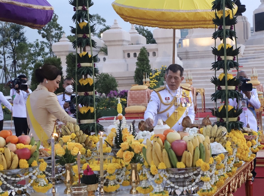 ในหลวง-พระราชินี เสด็จฯทรงเปิดพระบรมราชานุสาวรีย์ รัชกาลที่ 9