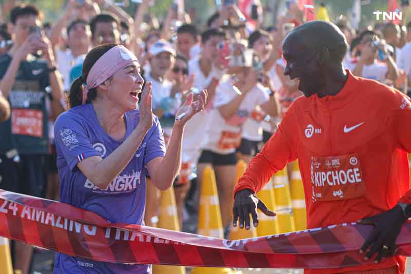 ประมวลภาพ พระราชินี ทรงร่วมกิจกรรมวิ่งผ่าเมือง Amazing thailand Marathon Bangkok 2024