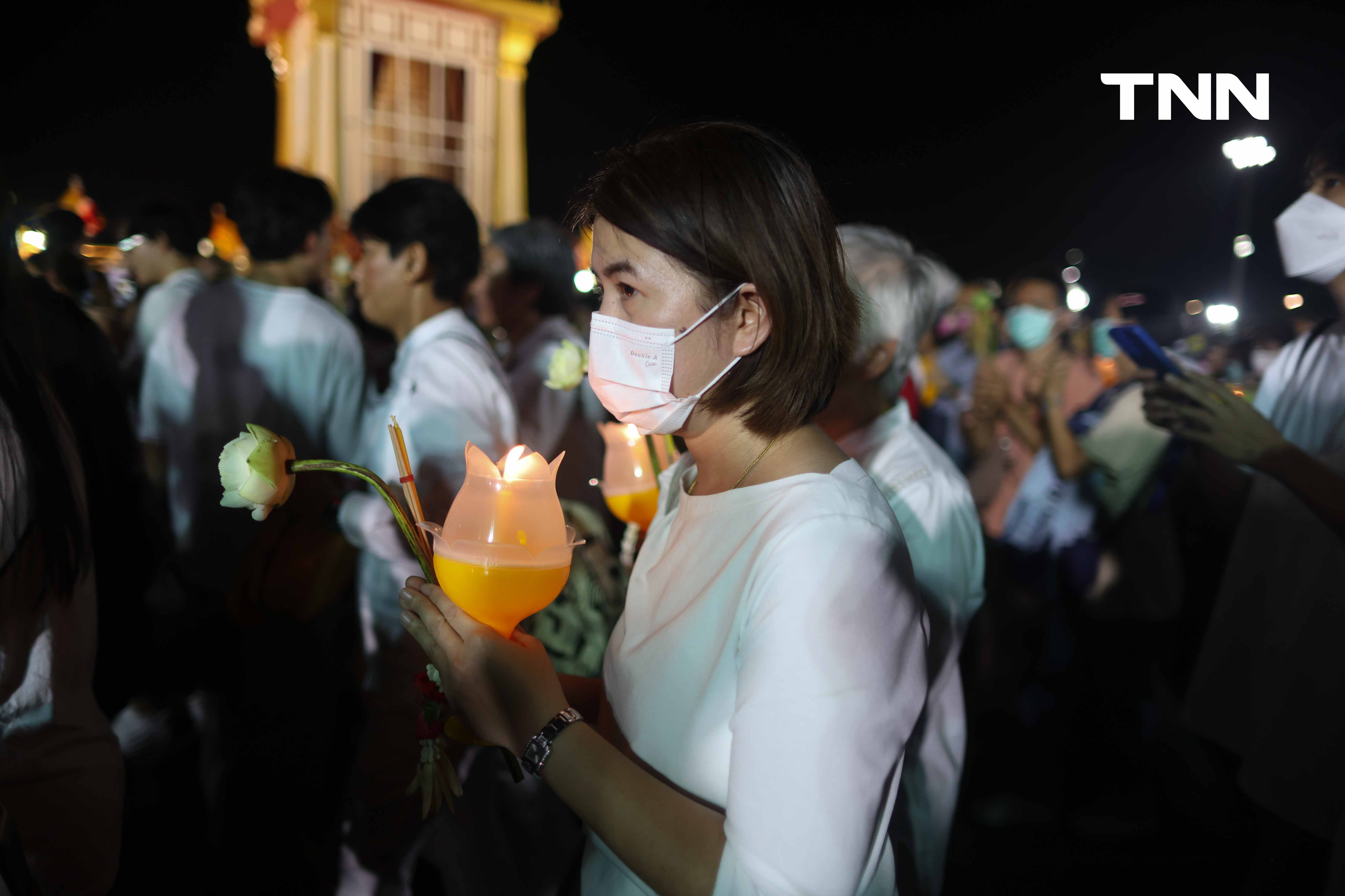 เวียนเทียนแน่นสนามหลวง สักการะพระบรมสารีริกธาตุในวันมาฆบูชา