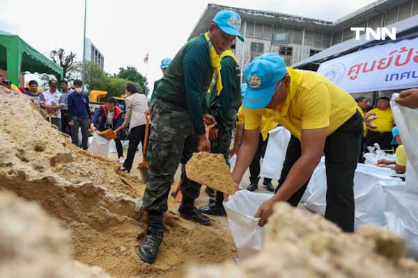 นนทบุรีเสริมกระสอบทราย 130,000 ใบ เตรียมรับมือน้ำเหนือล้นแนวกั้นริมเจ้าพระยา