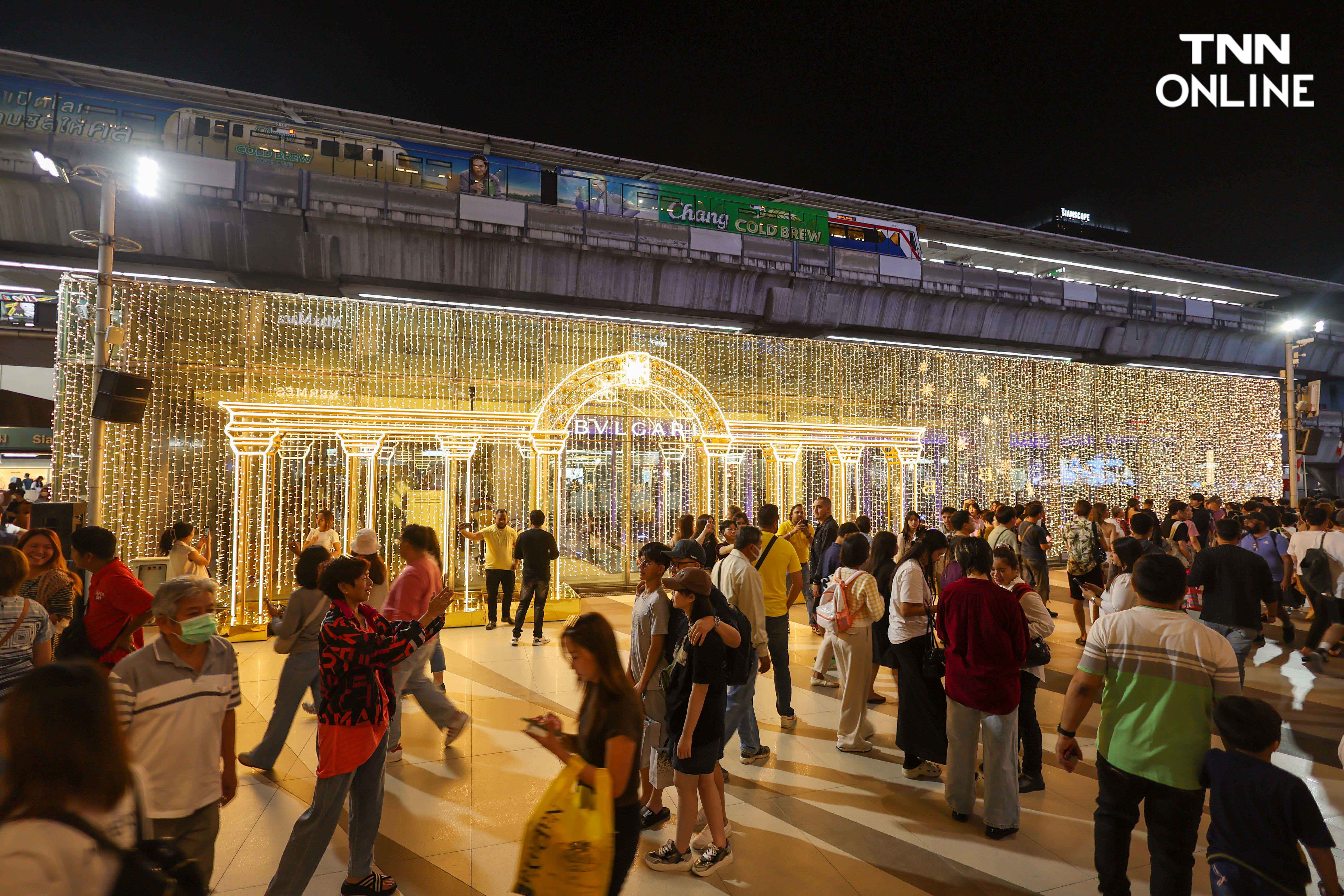 ชมไฟต้นคริสต์มาส รวมจุดเช็คอินถ่ายภาพใจกลางเมือง