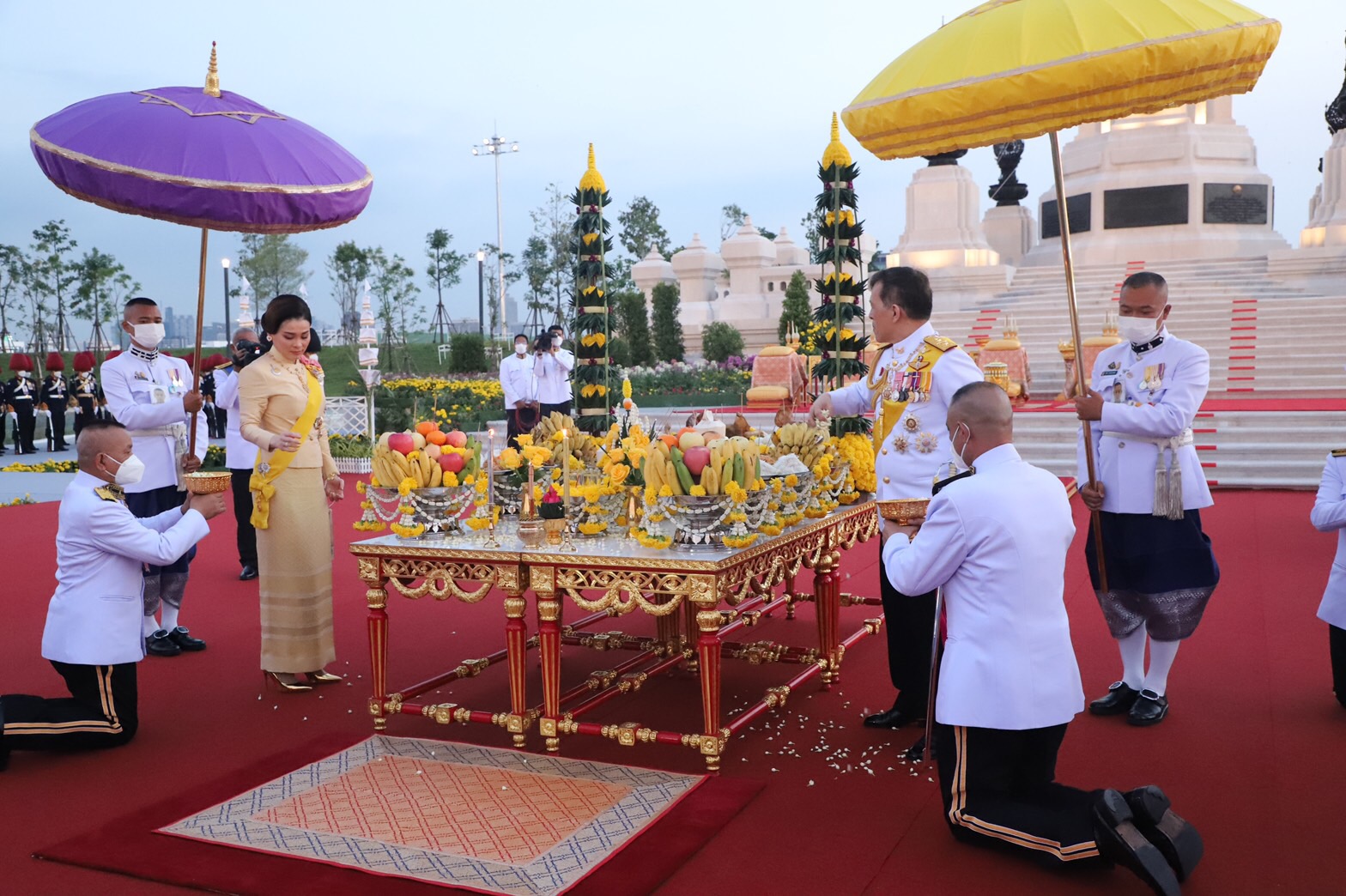 ในหลวง-พระราชินี เสด็จฯทรงเปิดพระบรมราชานุสาวรีย์ รัชกาลที่ 9