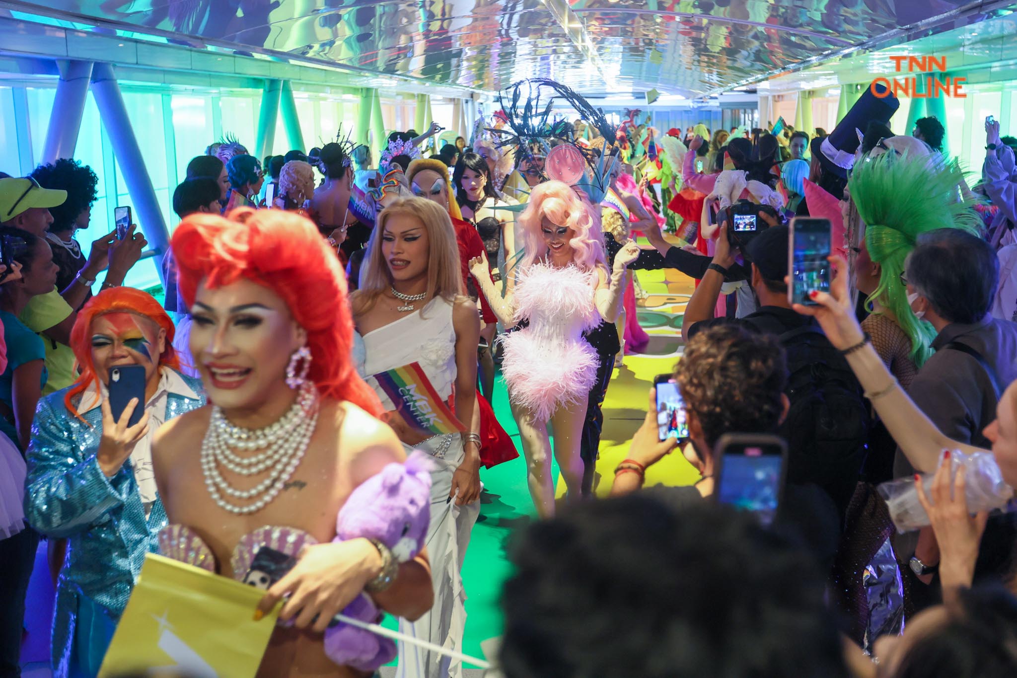 ครั้งแรกกับ DRAG PRIDE  แฟชั่นโชว์บน Runway ยาวกว่า 700 เมตร