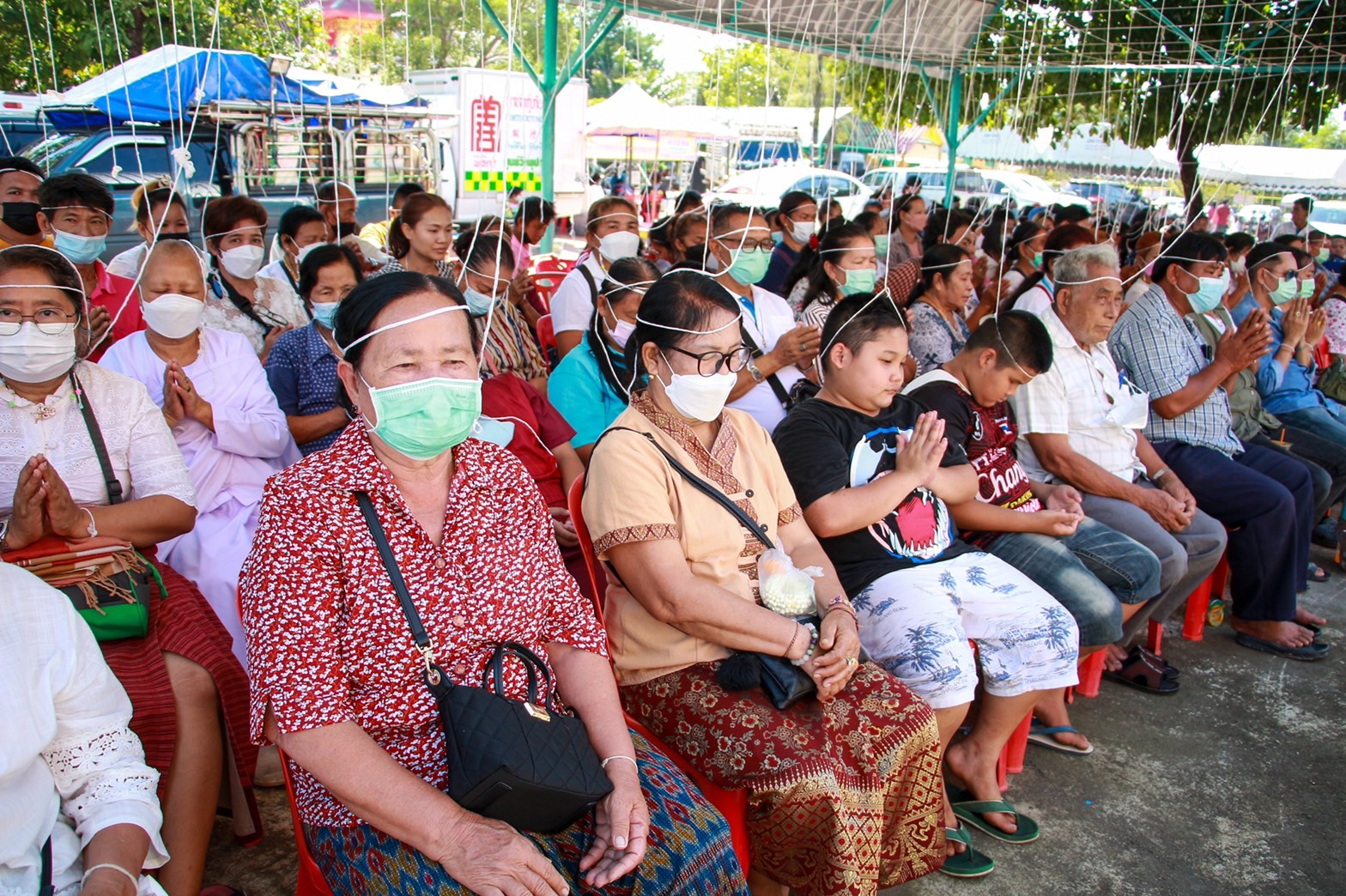 คลื่นมหาชน แห่กราบไหว้ "หลวงปู่นวล" เจริญอายุวัฒนมงคล 95 ปี