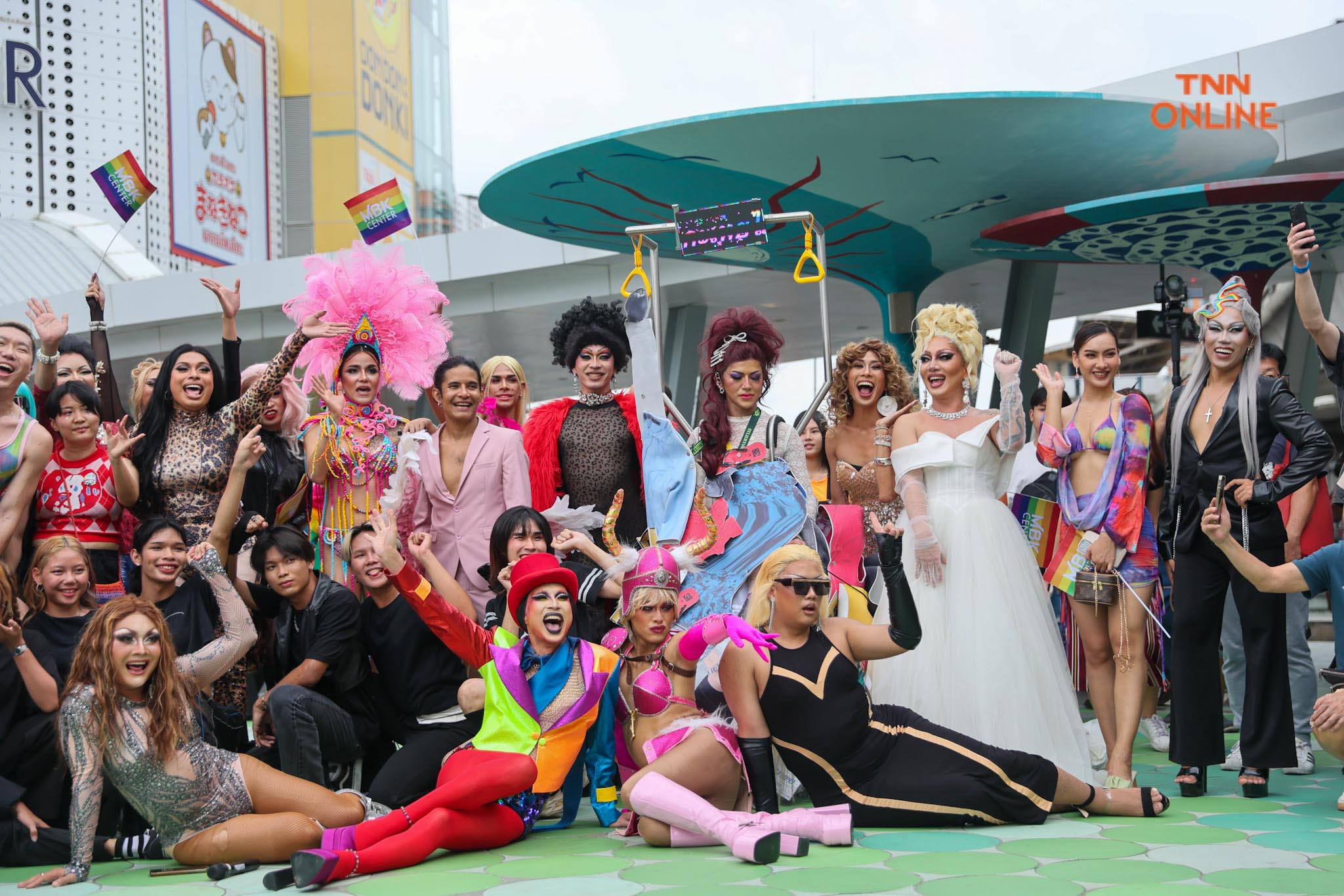 ครั้งแรกกับ DRAG PRIDE  แฟชั่นโชว์บน Runway ยาวกว่า 700 เมตร