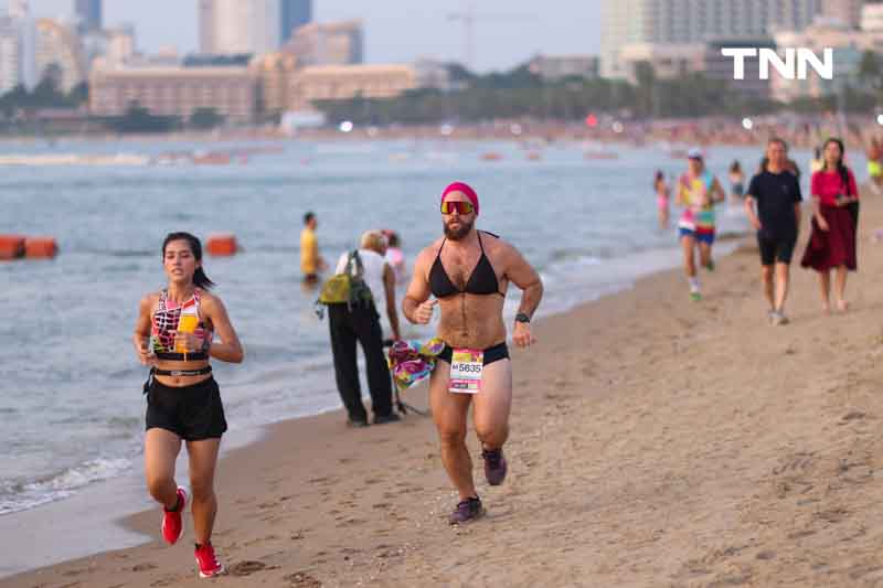 ทะเลลุกเป็นไฟ นักวิ่งกว่า 5,000 คน วิ่งบิกินี่ริมหาดพัทยา