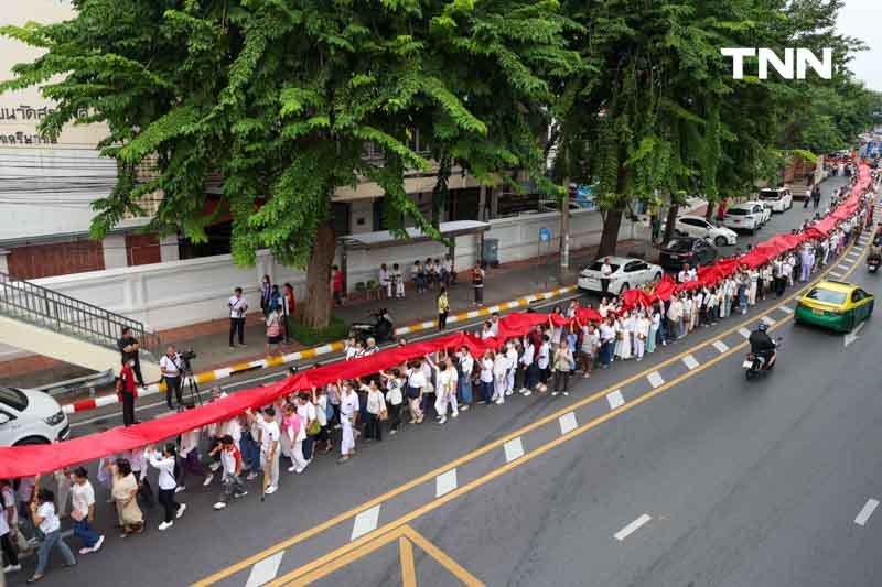 ขบวนยิ่งใหญ่ตระการตา อัญเชิญผ้าแดงห่มองค์พระบรมบรรพต(ภูเขาทอง)