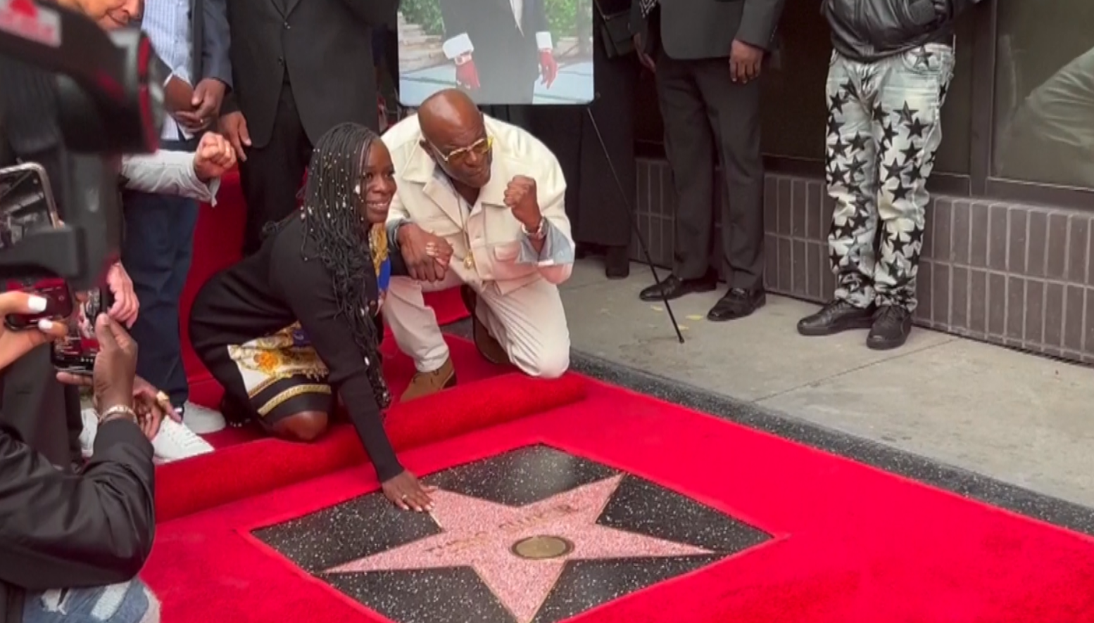 Tupac Shakur  รับดวงดาว  Walk of Fame หลังเสียชีวิต 27 ปี  