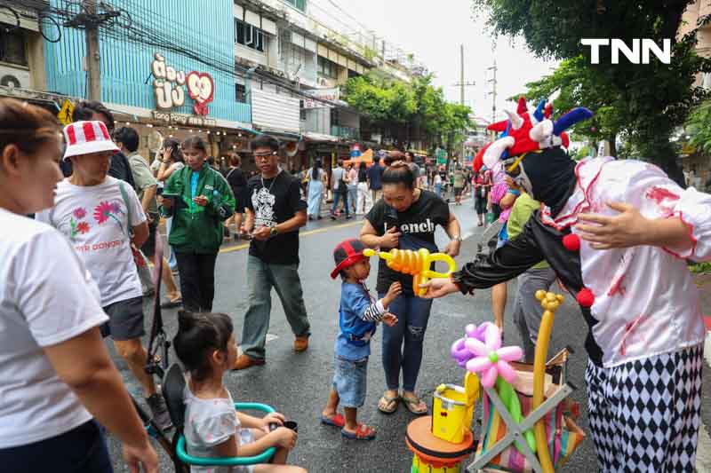 กทม. ชวนลดใช้รถ เพ้นท์สีถนนบรรทัดทองเพิ่มพื้นที่คนเดิน ในงาน Bangkok Car Free 2024