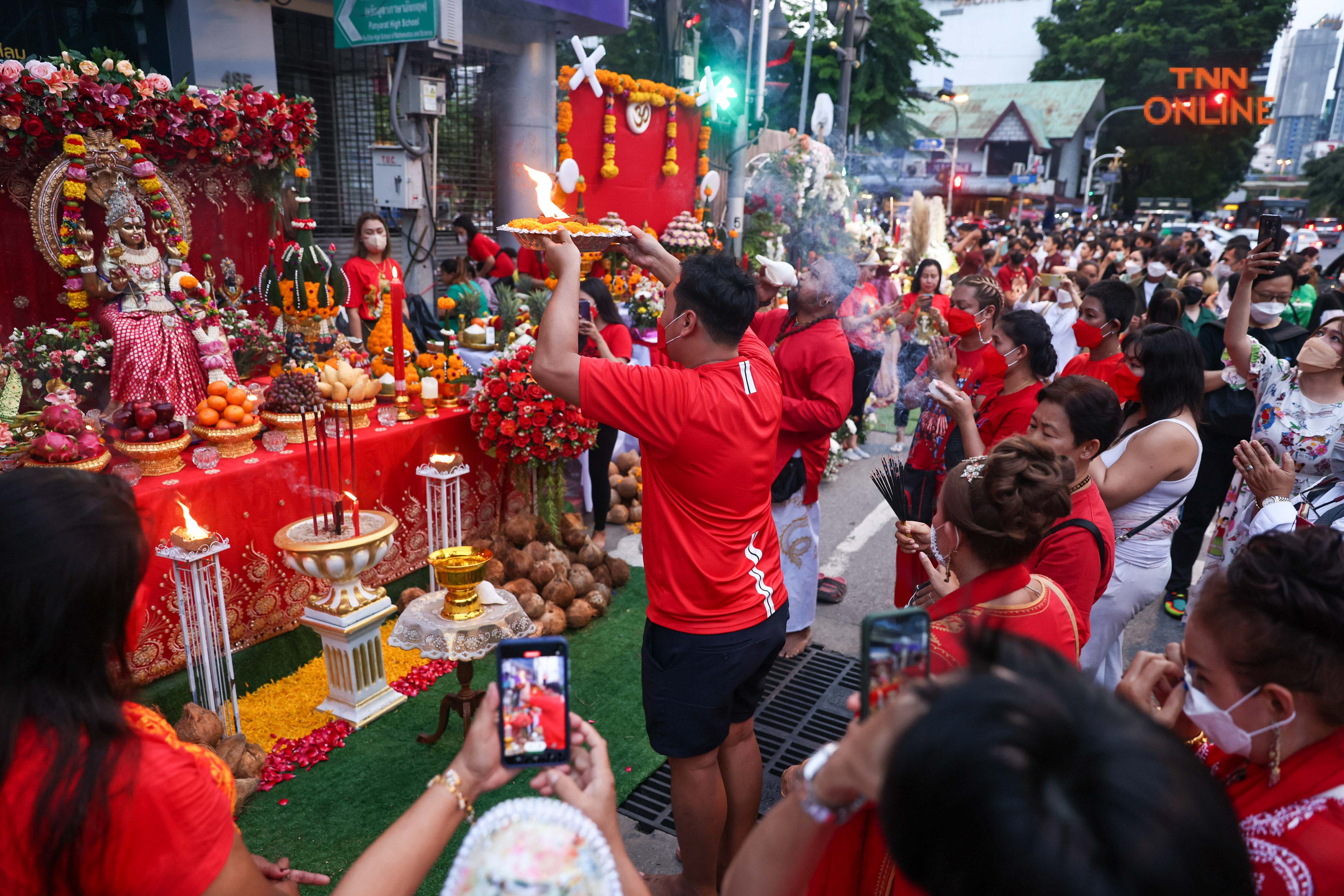 ค่ำคืนนวราตรี พิธีบูชาพระแม่อุมาเทวีสุดยิ่งใหญ่