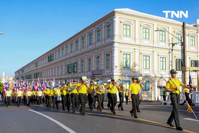 มท.จัดพิธีมอบธงตราสัญลักษณ์ เฉลิมพระเกียรติพระบาทสมเด็จพระเจ้าอยู่หัว 