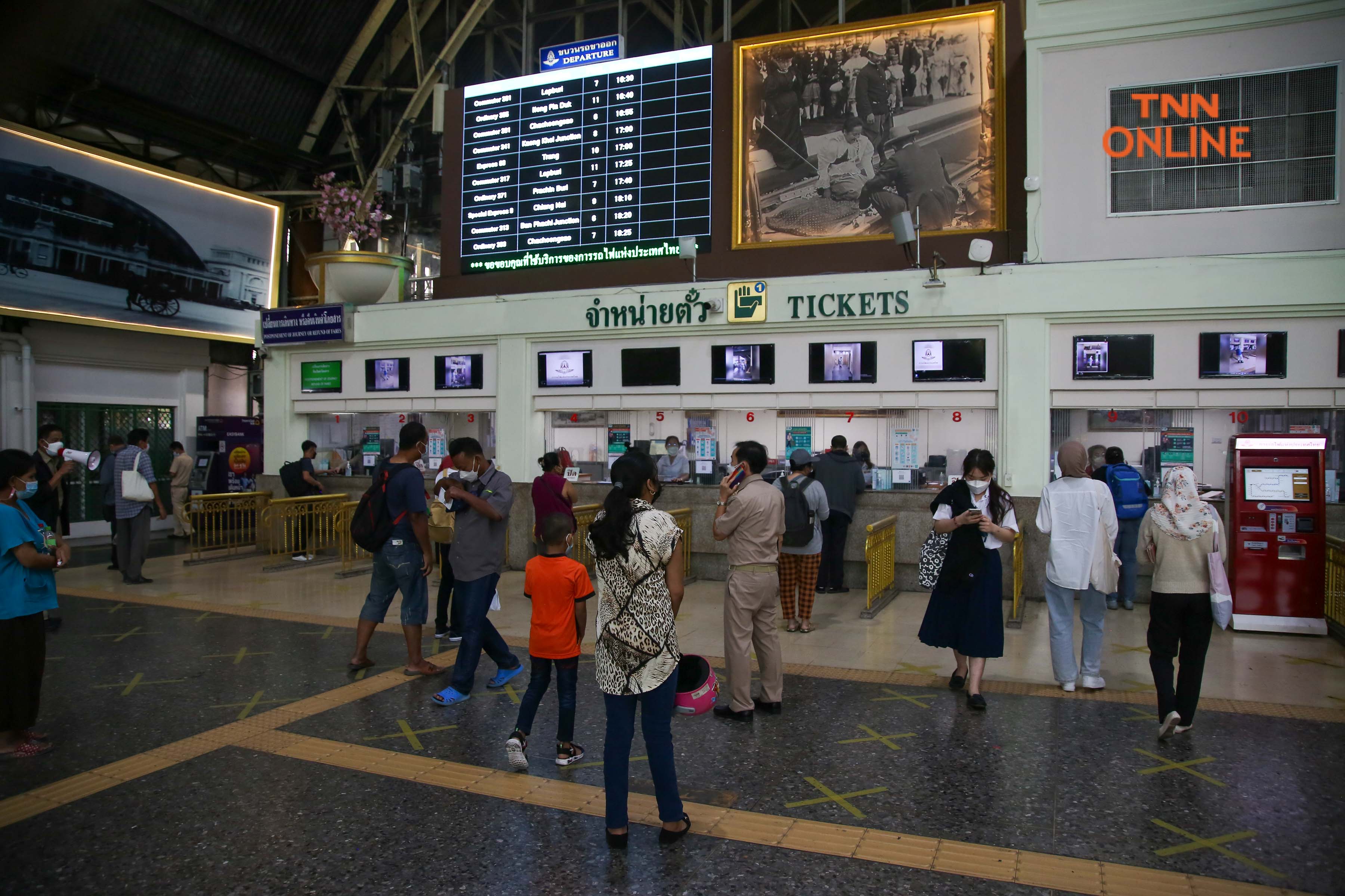 ประมวลภาพ หัวลำโพงเดินรถปกติ ส่งประชาชนเดินทางกลับบ้านช่วงปีใหม่