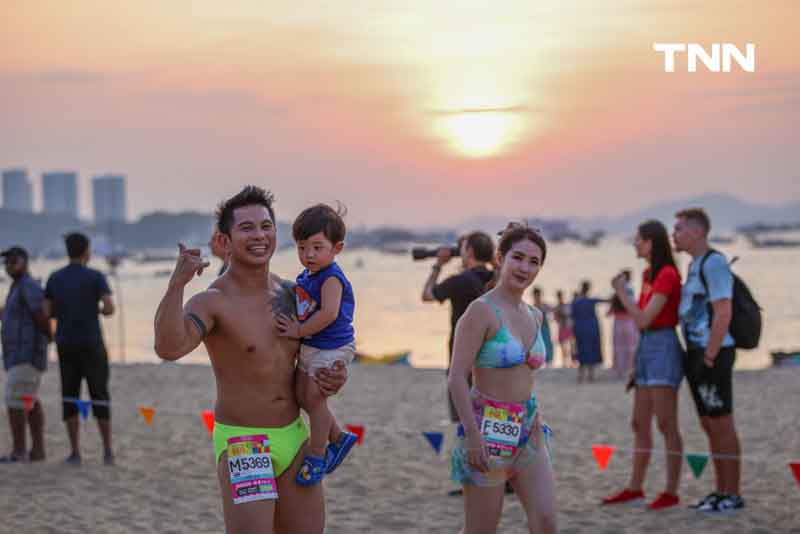 ทะเลลุกเป็นไฟ นักวิ่งกว่า 5,000 คน วิ่งบิกินี่ริมหาดพัทยา