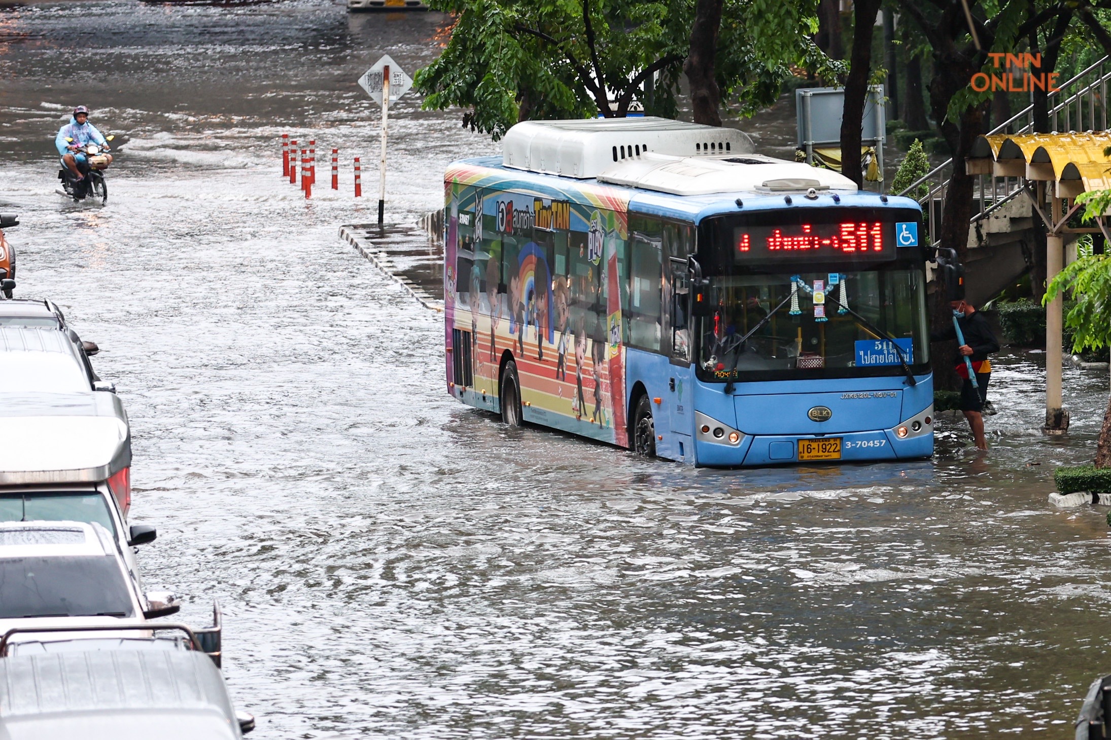 บางนาท่วมหนักหลังฝนถล่มนานต่อเนื่องหลาย ชม.