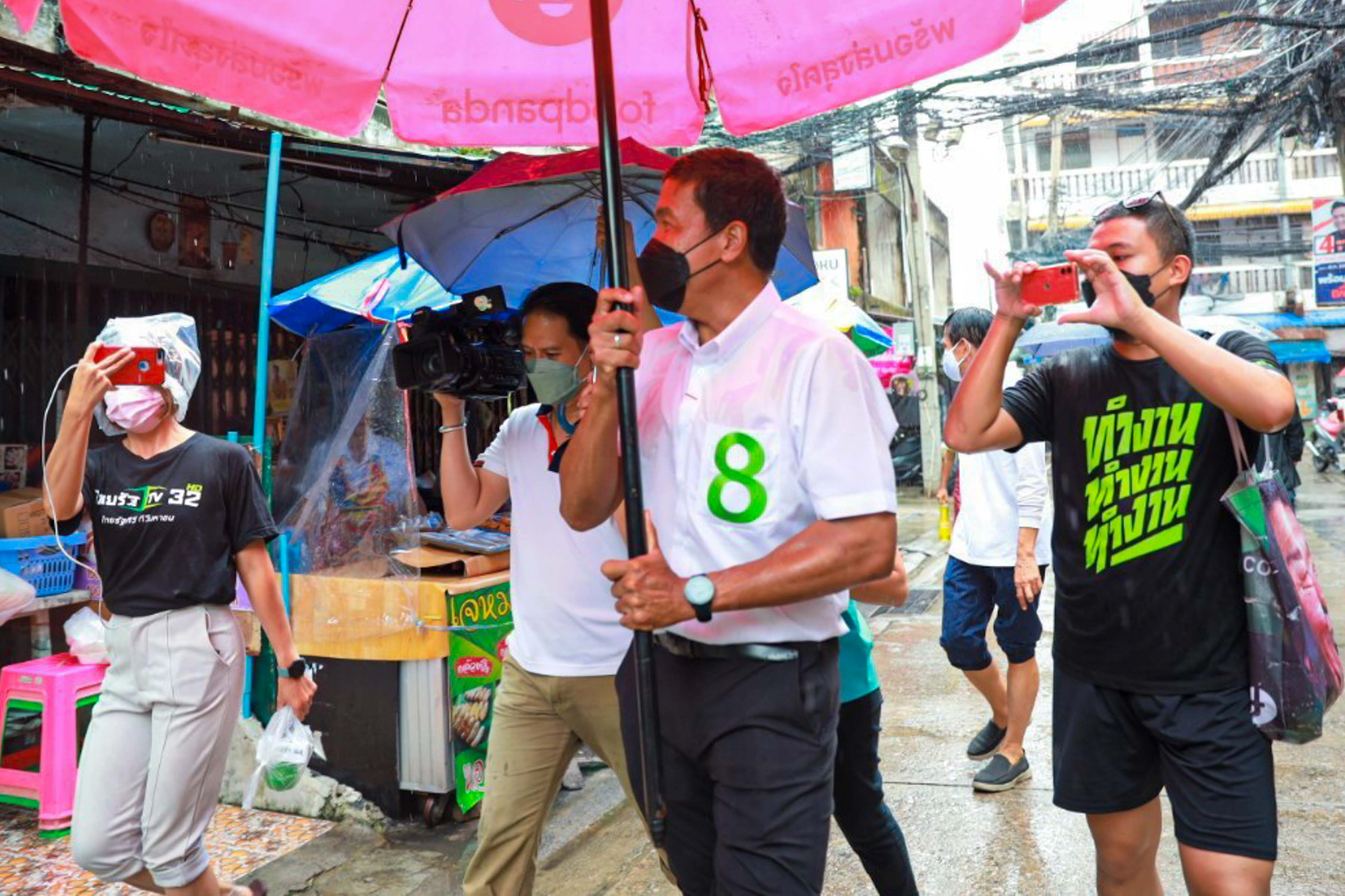 ประมวลภาพ ชัชชาติลุยน้ำ เสนอแนวทางแก้ปัญหาชาวกรุงน้ำท่วมซ้ำซาก