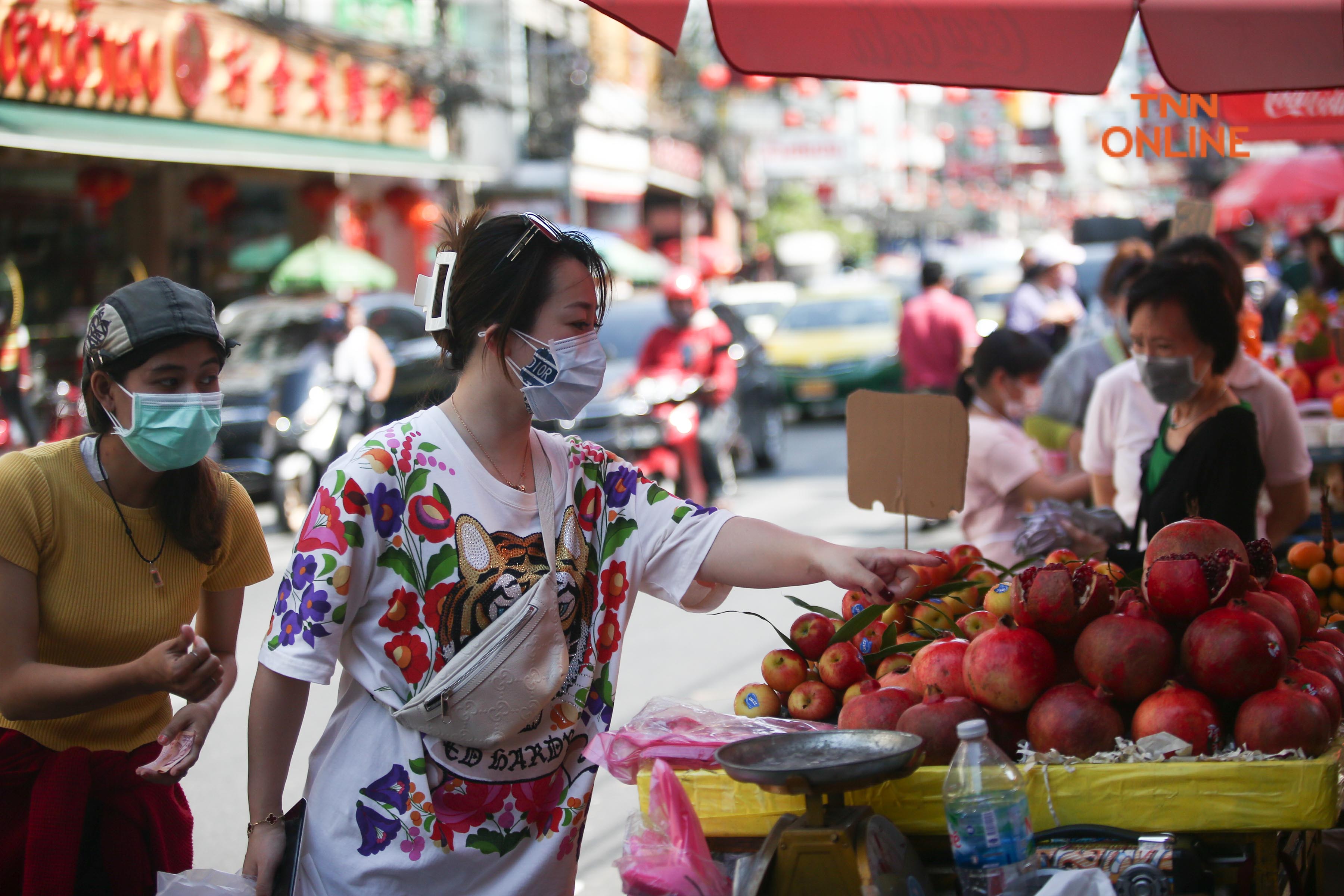 ประมวลภาพ วันจ่ายคึกคัก ประชาชนแห่ซื้อของไหว้เนื่องในเทศกาลตรุษจีน 