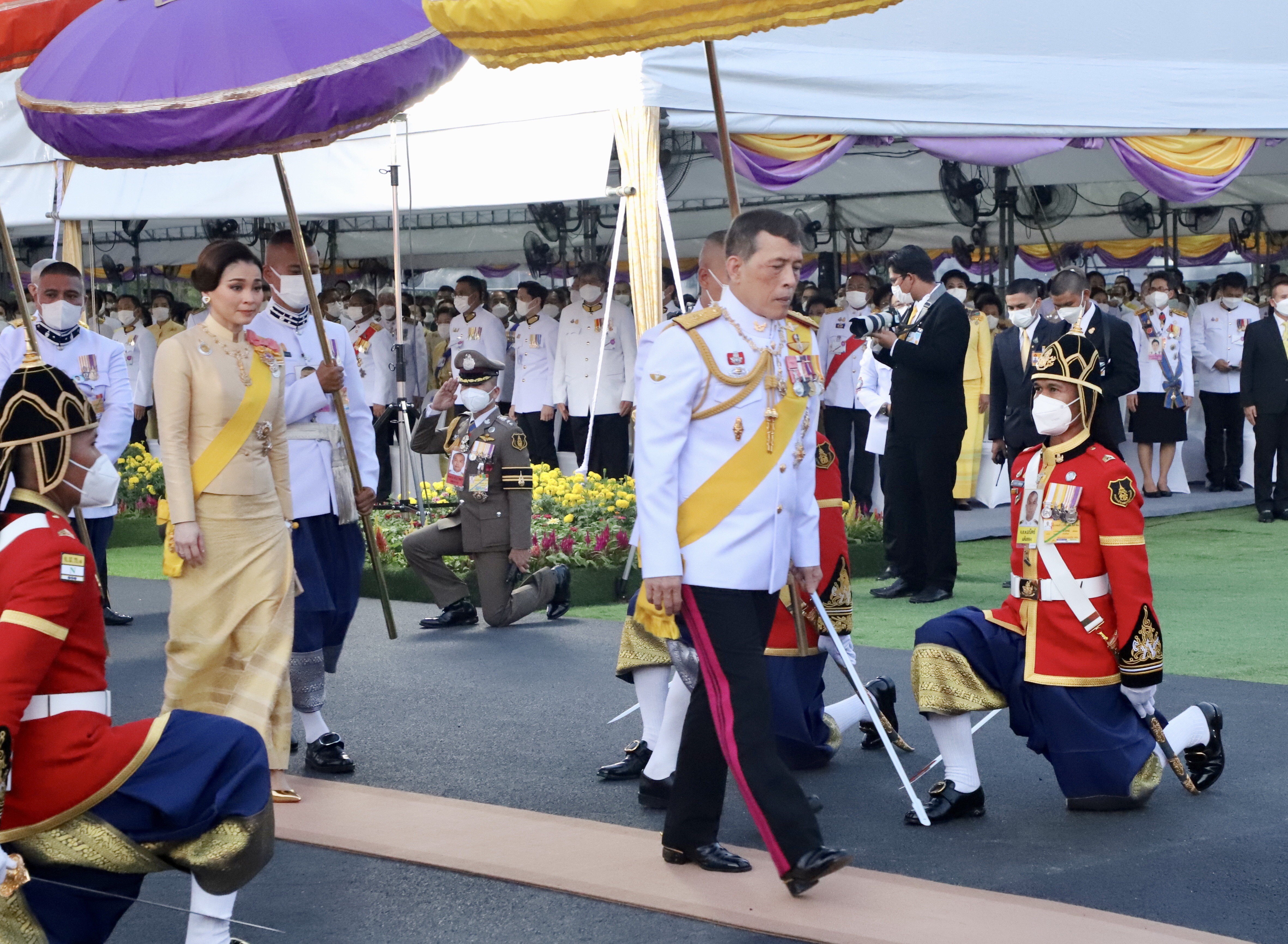 ในหลวง-พระราชินี เสด็จฯทรงเปิดพระบรมราชานุสาวรีย์ รัชกาลที่ 9