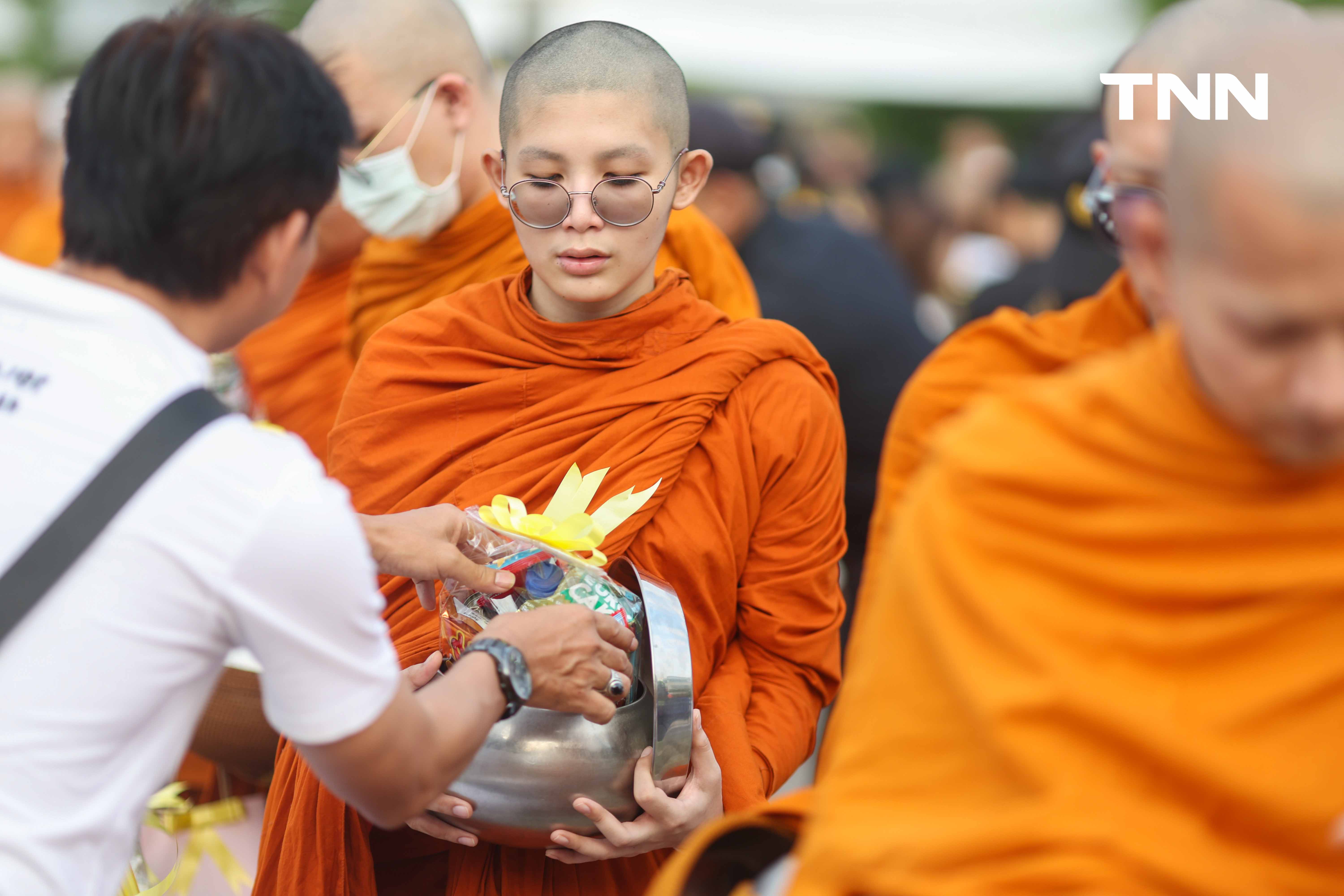 ตักบาตรวันมาฆบูชา รับบุญเช้าสืบสานประเพณีทางศาสนา