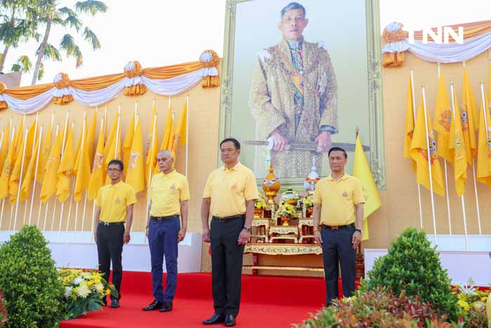 มท.จัดพิธีมอบธงตราสัญลักษณ์ เฉลิมพระเกียรติพระบาทสมเด็จพระเจ้าอยู่หัว 