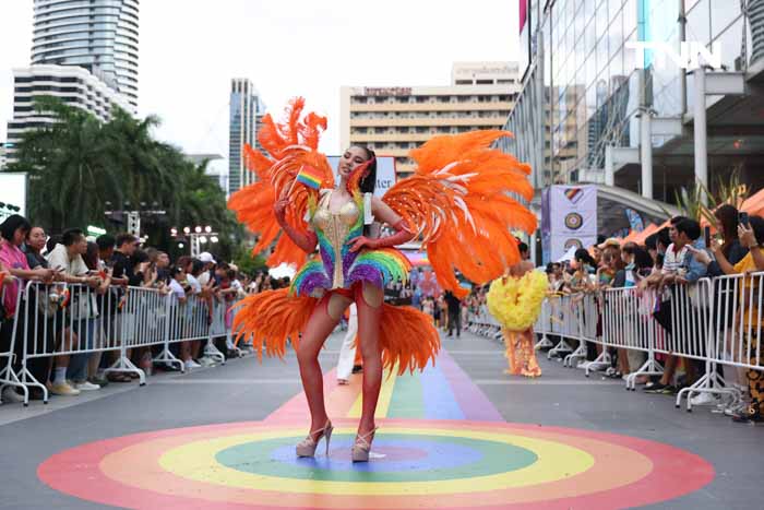 LGBTQIAN+ คนดังกว่า 500 ชีวิต บน Rainbow Runway ยาว 80 เมตร ร่วมฉลอง Pride Month