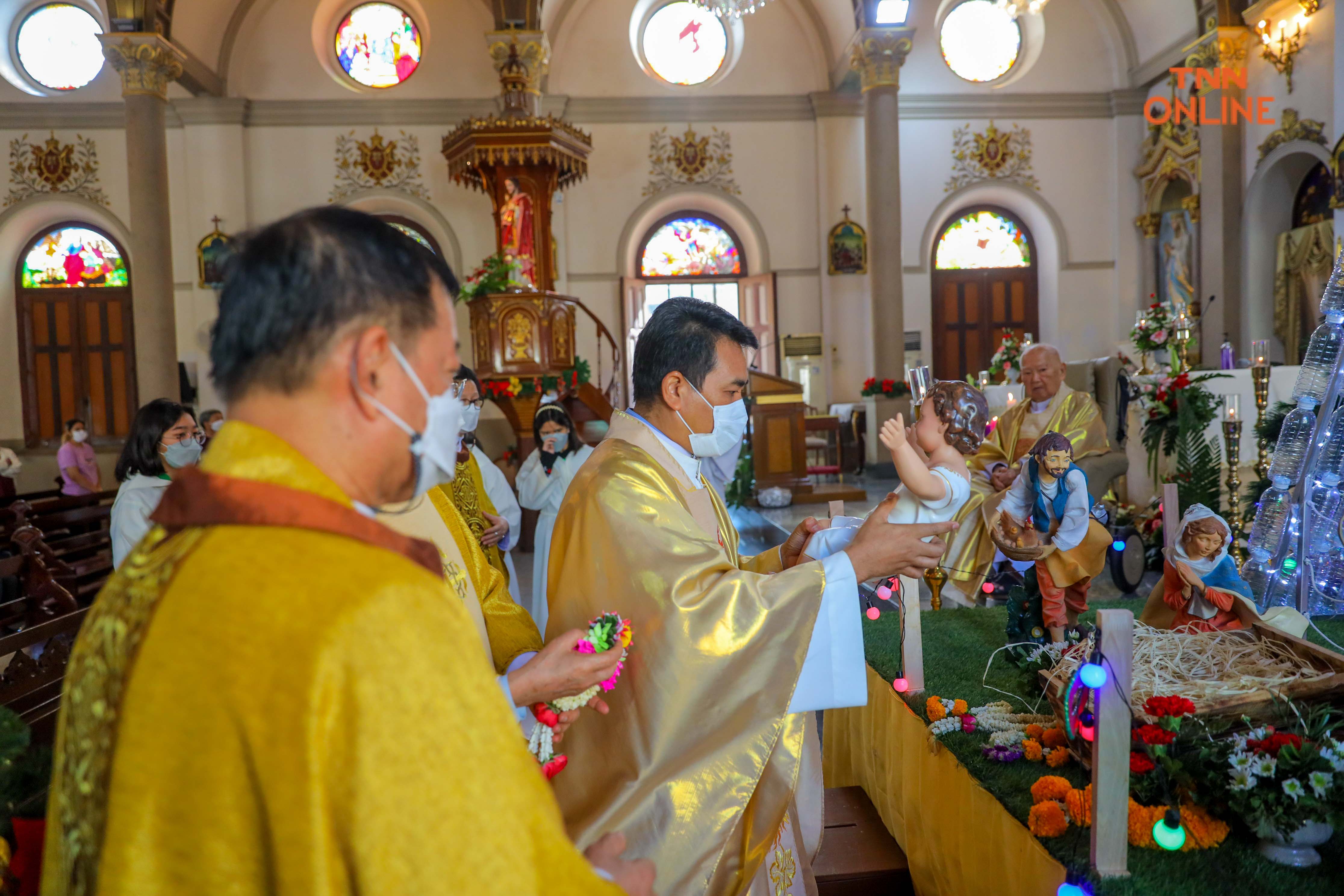 สมโภชพระคริสตสมภพ ชาวคริสต์ประกอบพิธีมิสซาในวันคริสต์มาส