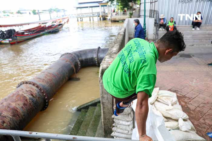 ”ชัชชาติ“ ลงเรือตรวจแนวคันกันน้ำ เตรียมรองรับน้ำเหนือลงมาถึงพื้นที่ กทม.