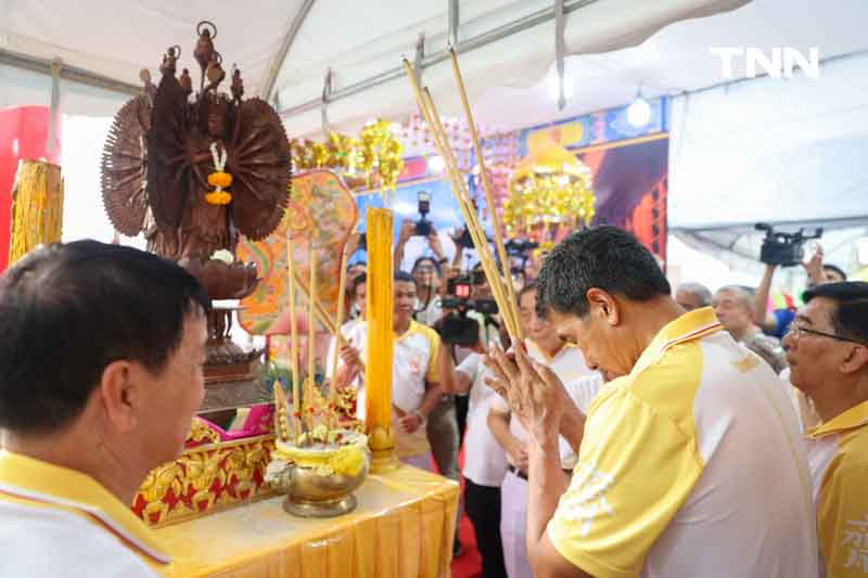 อลังการพิธีเปิดงานเจเยาวราช ผัดหมี่มงคล มังกรทอง ขบวนแห่รถบุปผชาติ 