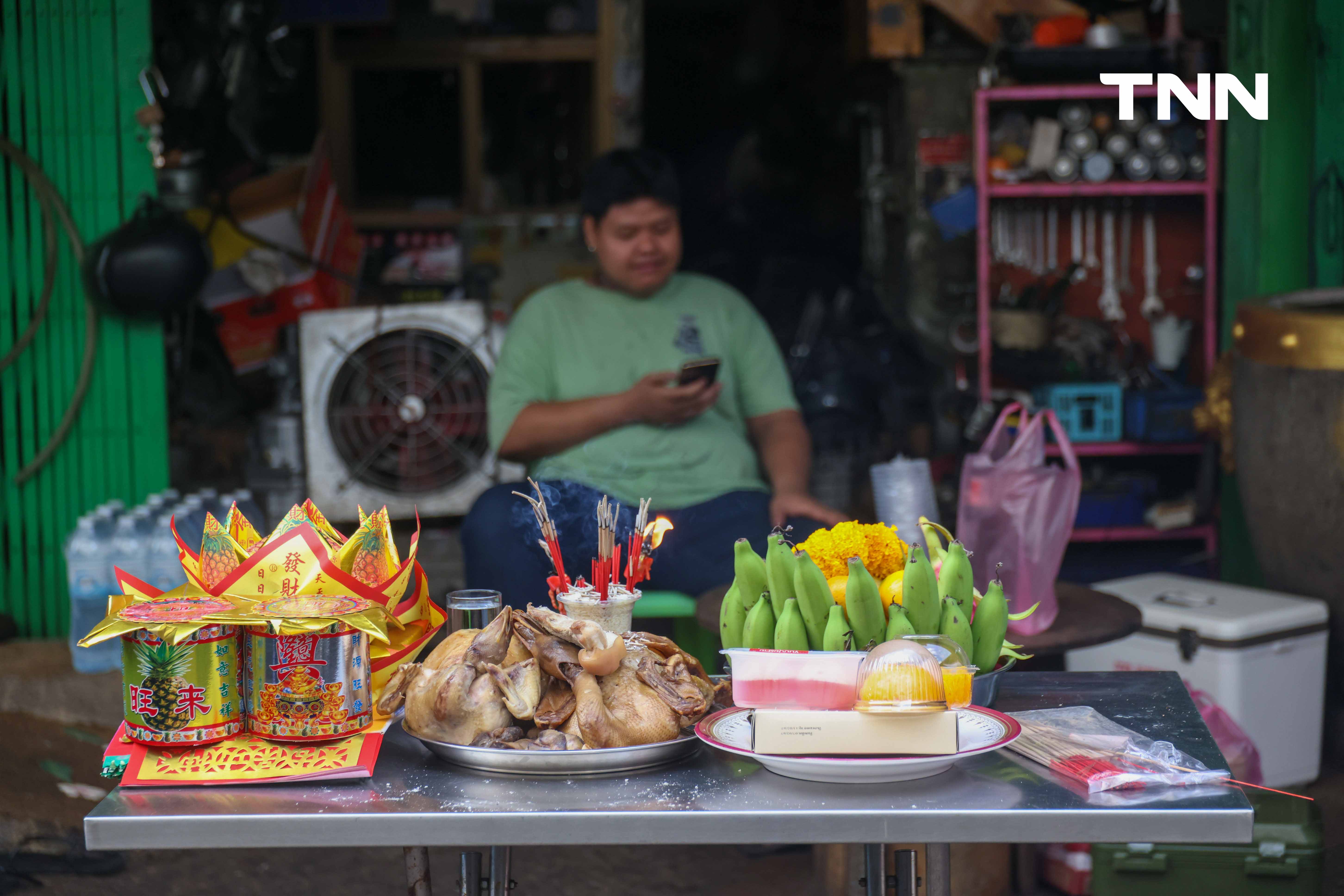 ชาวไทยเชื้อสายจีน ไหว้บรรพบุรุษเนื่องในวันตรุษจีนที่ตลาดน้อย