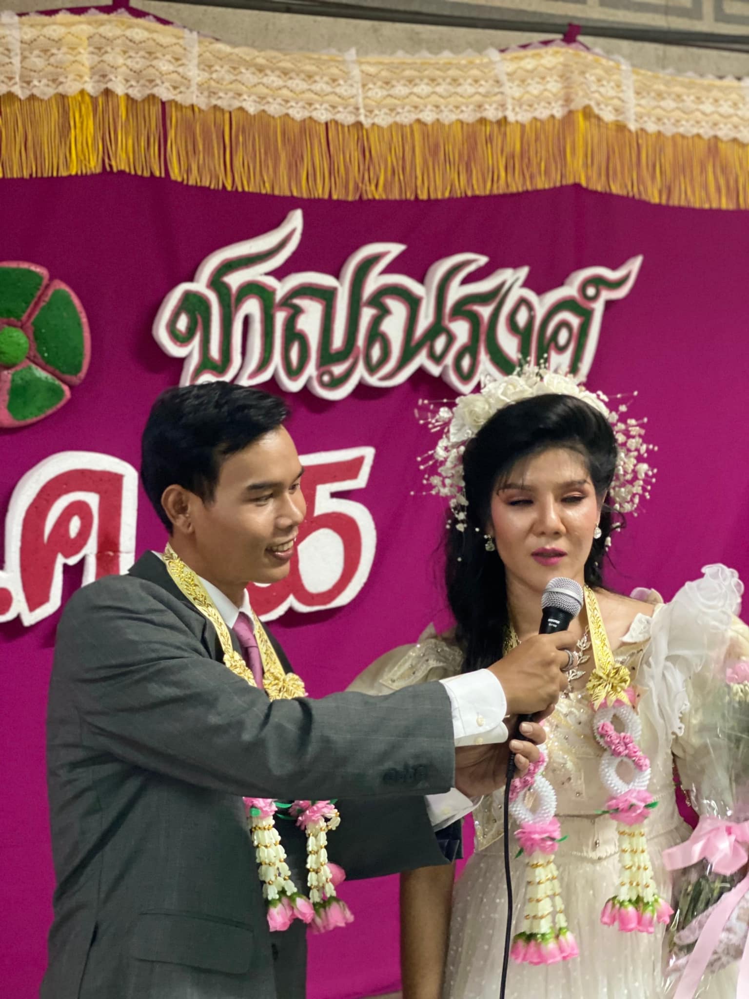 แห่แชร์! พรีเวดดิ้งย้อนยุคปี 80 คู่บ่าวสาวเผยจัดงานแต่งตามรอยพ่อ-เเม่ แห่แชร์! พรีเวดดิ้งย้อนยุคปี 80 คู่บ่าวสาวเผยจัดงานแต่งตามรอยพ่อ-เเม่