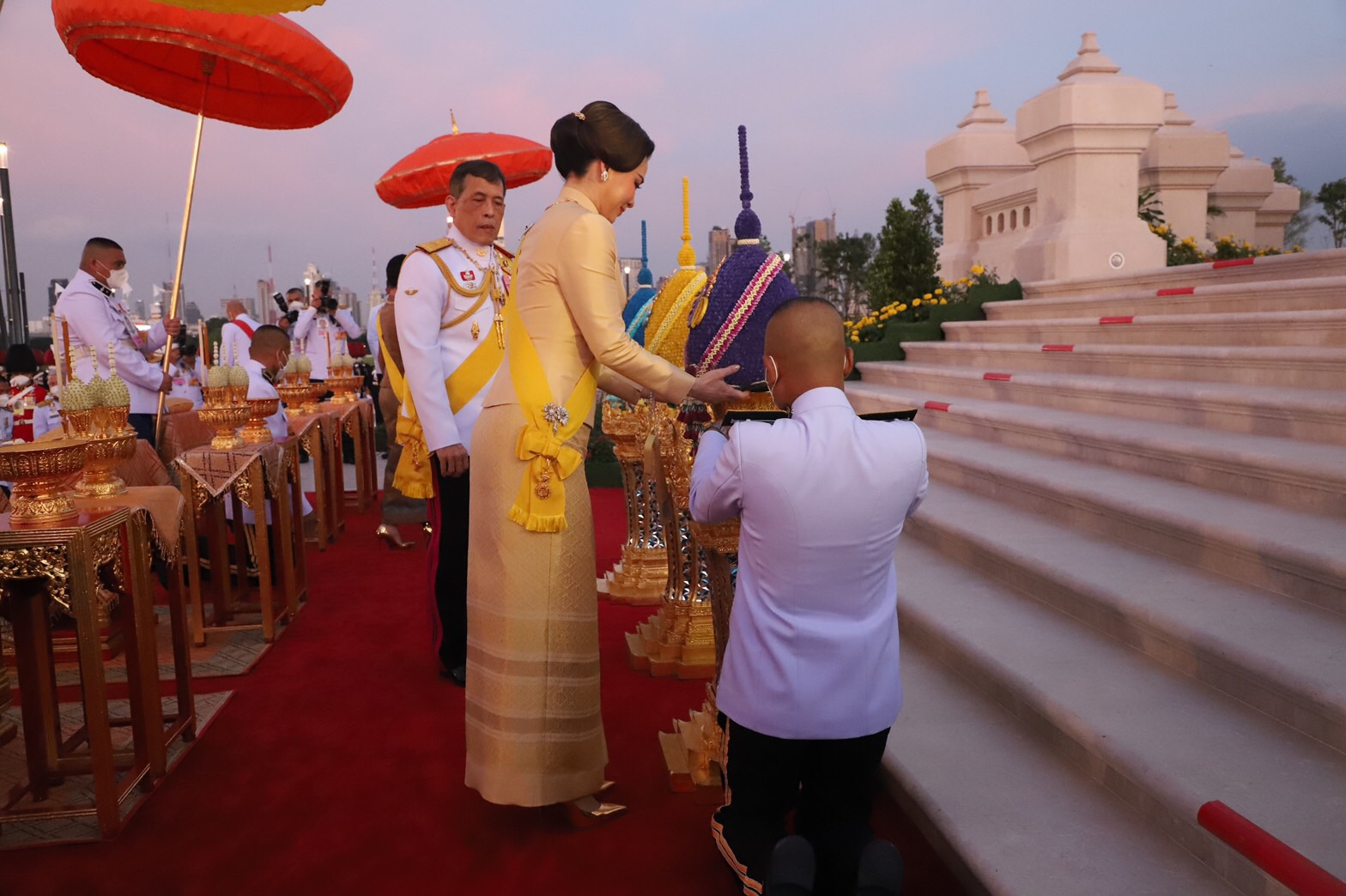 ในหลวง-พระราชินี เสด็จฯทรงเปิดพระบรมราชานุสาวรีย์ รัชกาลที่ 9