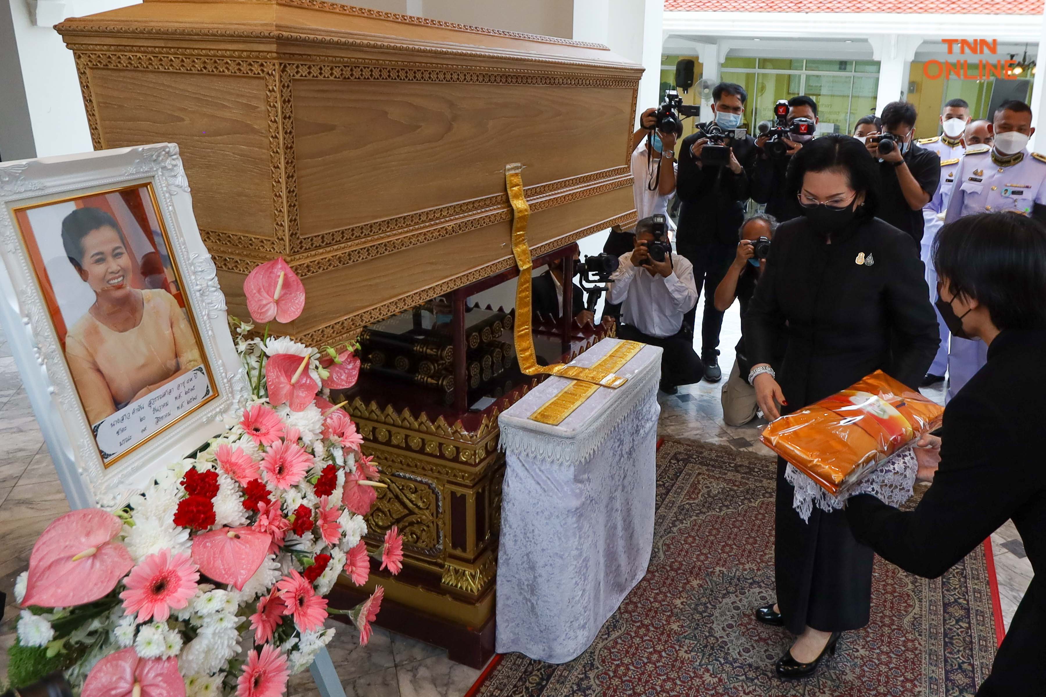 สุดอาลัย เมย์-รัชนก ส่งคุณแม่ครั้งสุดท้าย