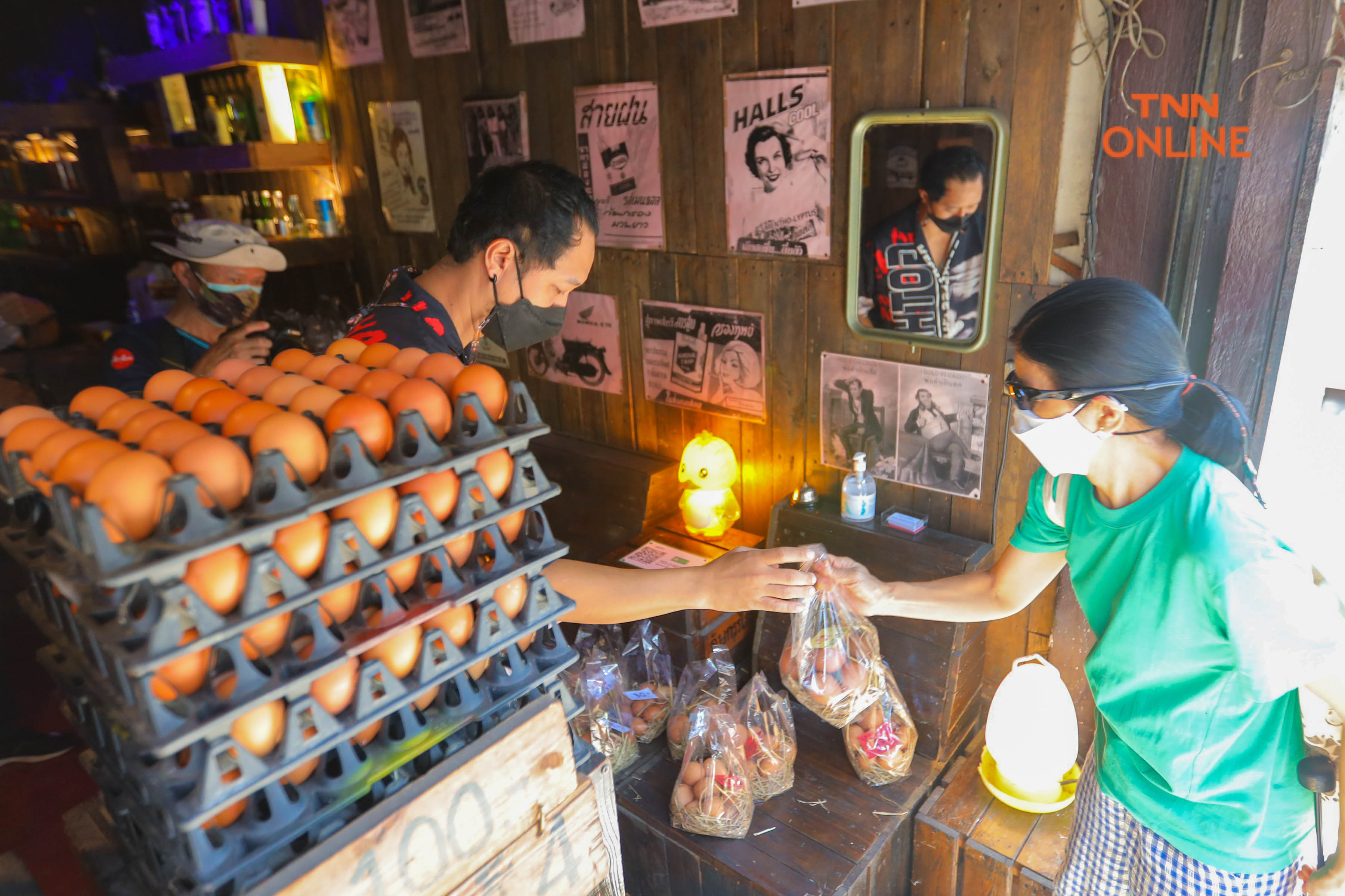 ประมวลภาพ “จักรวาล”ร้านไข่สไตล์วินเทจที่คำนิยามการขายไข่แบบนอกกรอบ