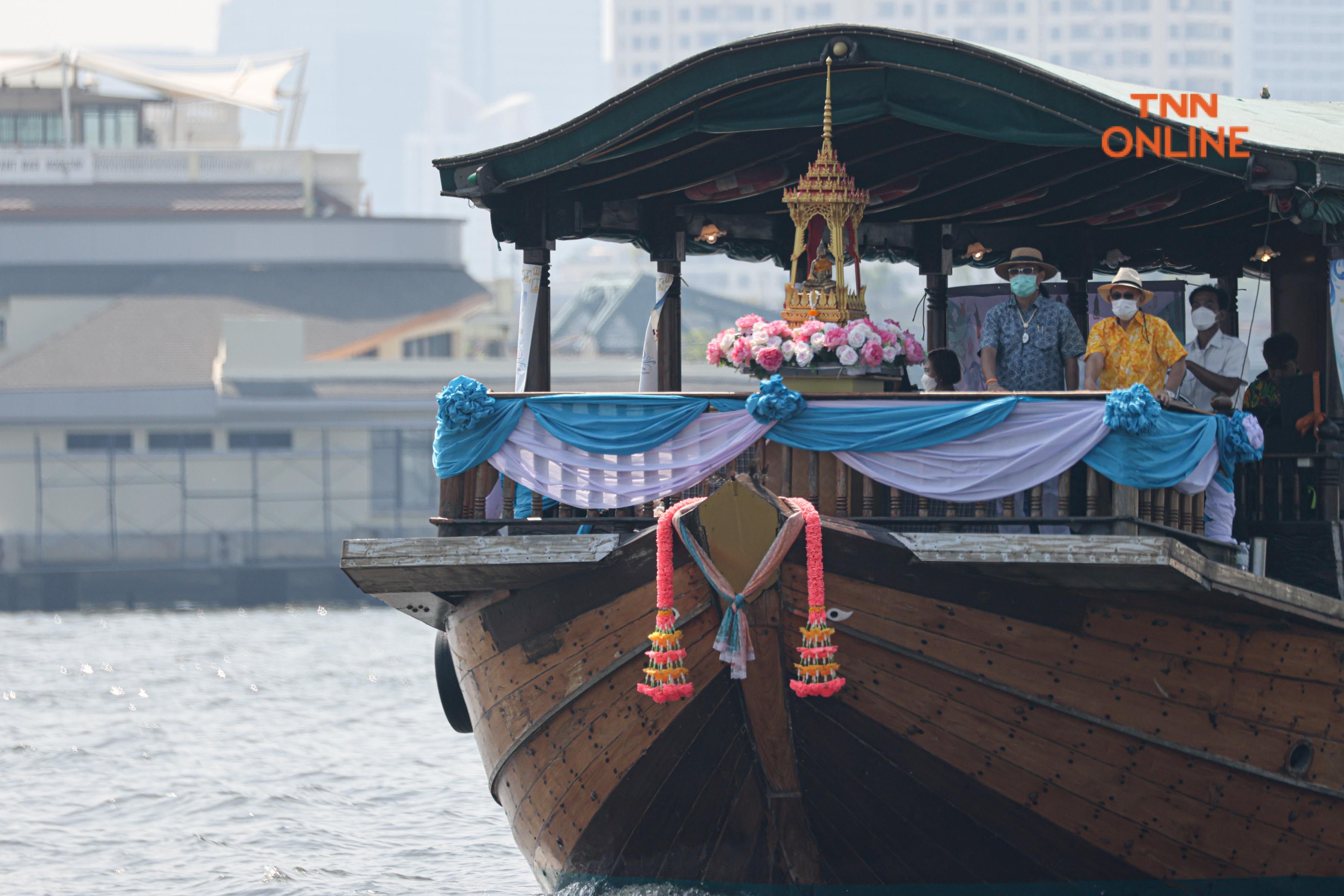 ประมวลภาพ แห่พระทางน้ำ 5 พระอารามหลวงประชาชนร่วมสรงน้ำเนื่องในเทศกาลสงกรานต์