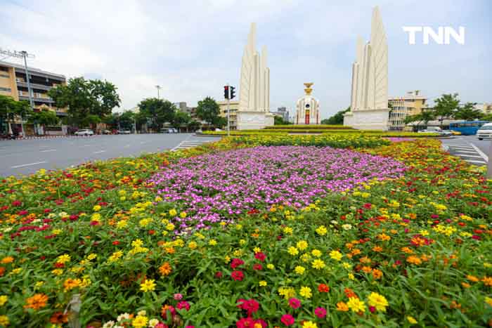 ประดับดอกไม้ เติมสีสันบนถนนประวัติศาสตร์ เฉลิมพระเกียรติในโอกาสพระราชพิธีมหามงคลวันเฉลิมพระชนมพรรษา 2567