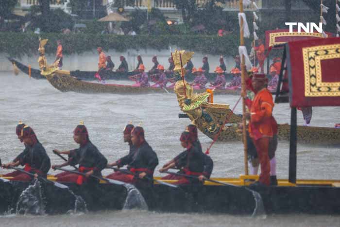 ยุติการซ้อมขบวนพยุหยาตราทางชลมารค หลังฝนตกอย่างหนักเพื่อความปลอดภัย