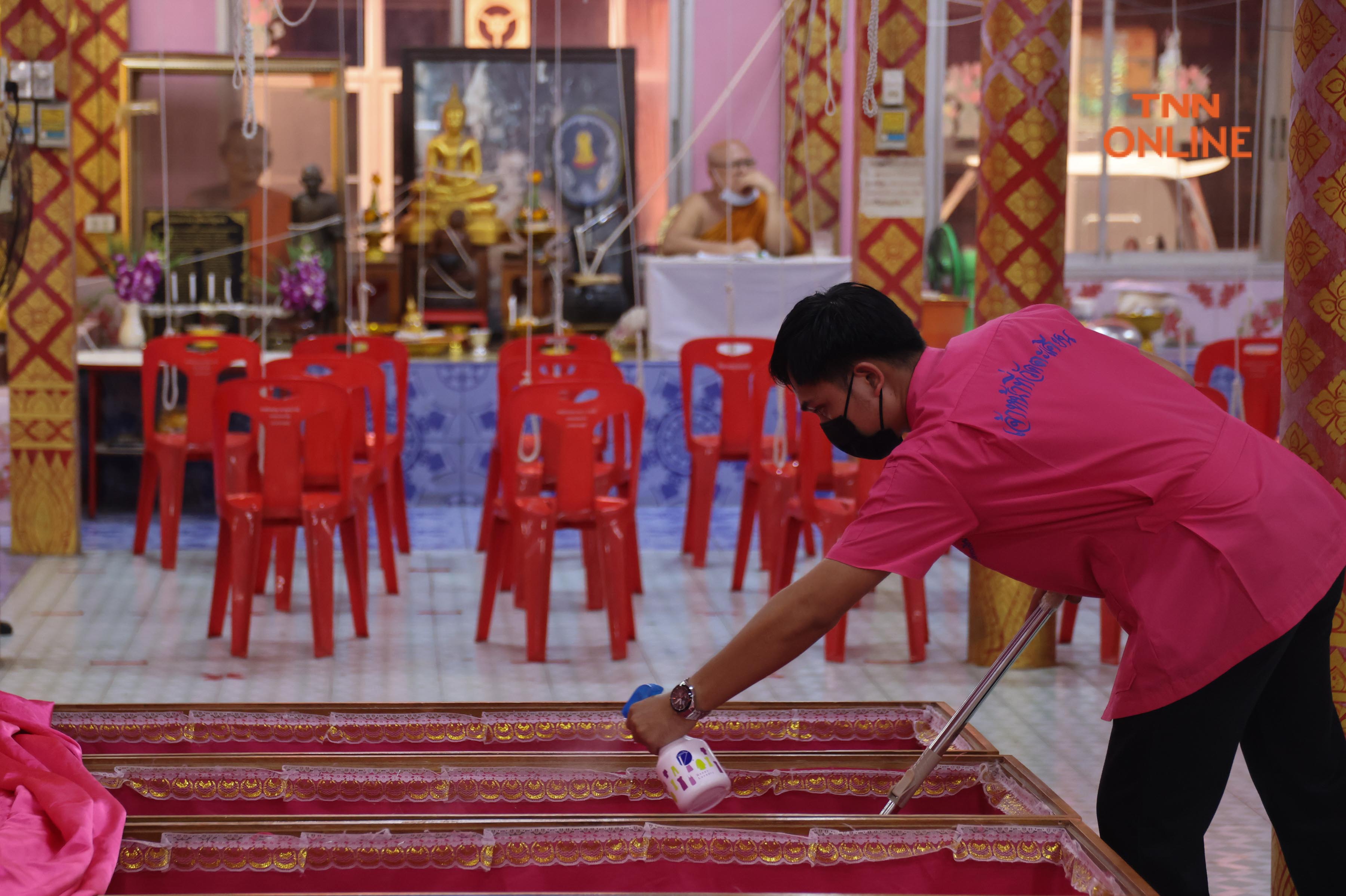 ประมวลภาพ พิธีกรรมนอนโลงสะเดาะเคราะห์ เสริมดวงชะตาในวันสงกรานต์