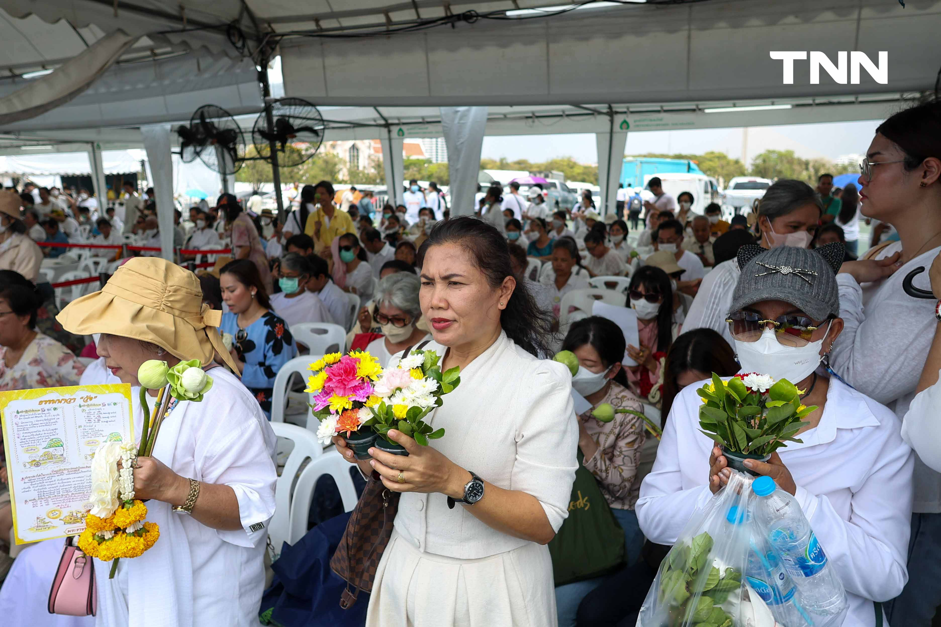 วันสุดท้ายเนืองแน่น ชาวพุทธเข้ากราบพระบรมสารีริกธาตุและพระอรหันตธาตุ