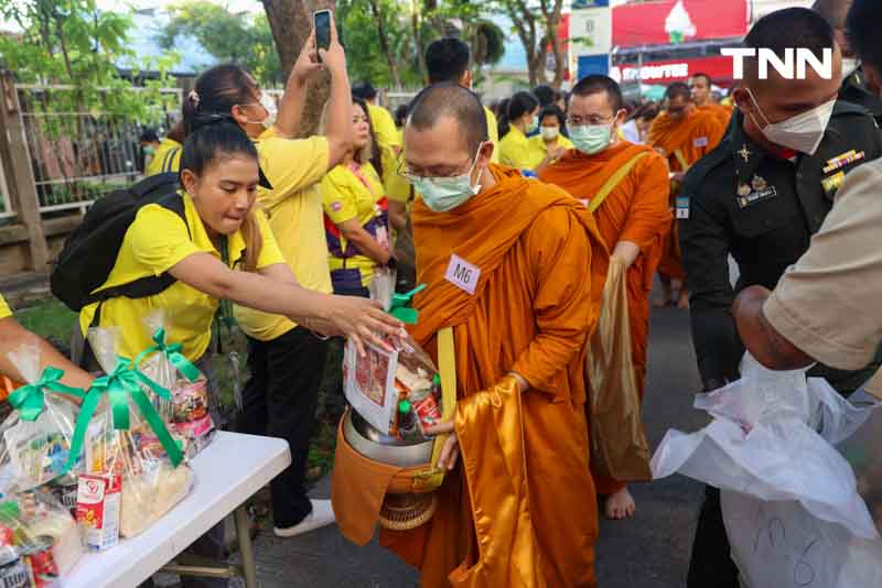 8 ปี วันนวมินทรมหาราช ศิริราชน้อมรำลึกในพระมหากรุณาธิคุณ เนื่องในวันคล้ายวันสวรรคต พระบาทสมเด็จพระบรมชนกาธิเบศร มหาภูมิพลอดุลยเดชมหาราช บรมนาถบพิตร