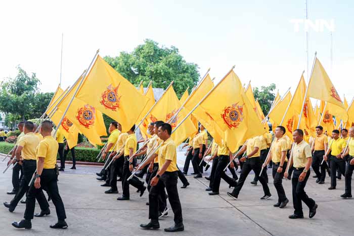 มท.จัดพิธีมอบธงตราสัญลักษณ์ เฉลิมพระเกียรติพระบาทสมเด็จพระเจ้าอยู่หัว 