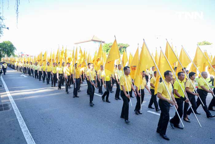 มท.จัดพิธีมอบธงตราสัญลักษณ์ เฉลิมพระเกียรติพระบาทสมเด็จพระเจ้าอยู่หัว 