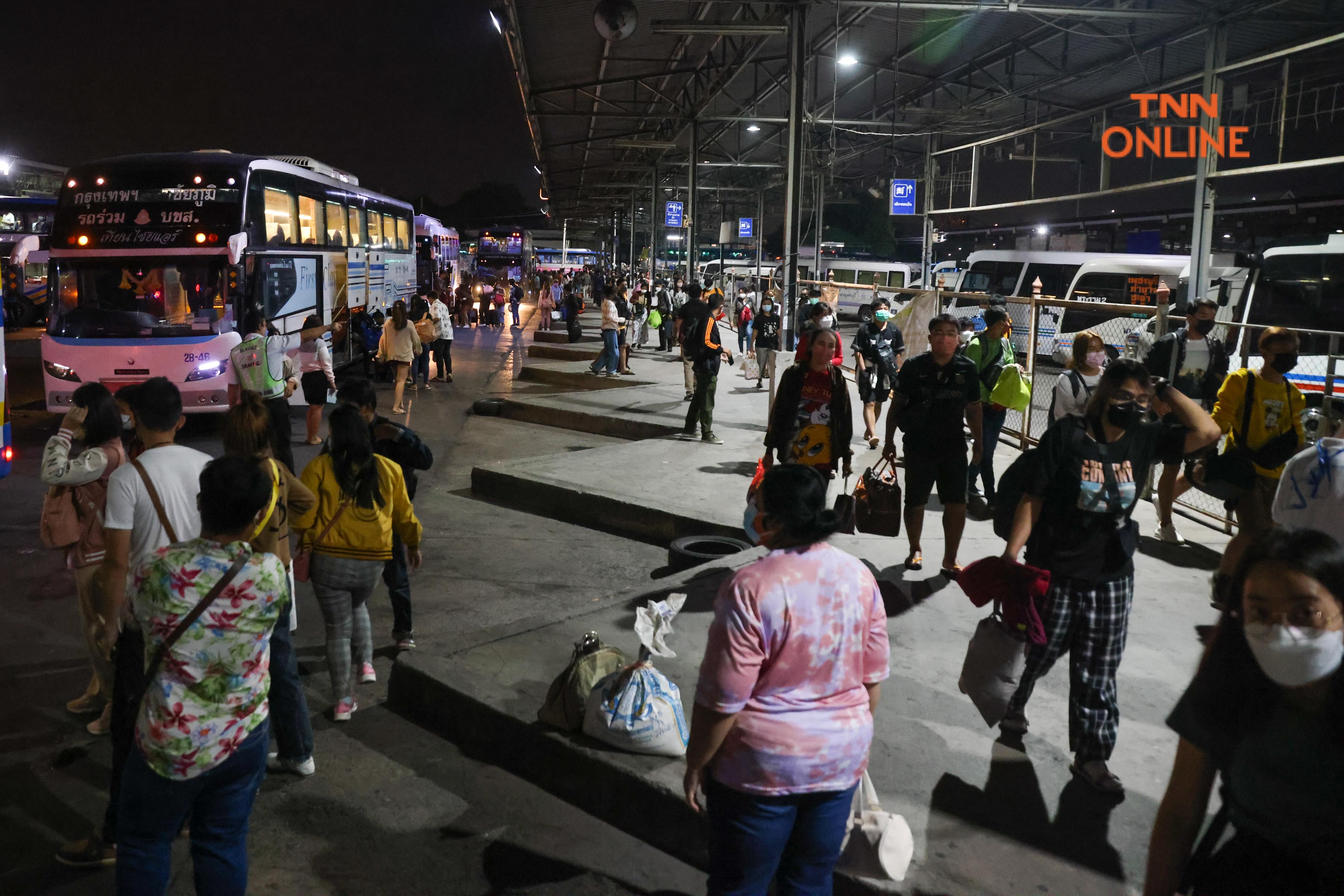 ประมวลภาพ แน่นหมอชิต2 ประชาชนกลับเข้ากทม.ตั้งแต่เช้ามืดหลังหยุดยาวช่วงสงกรานต์