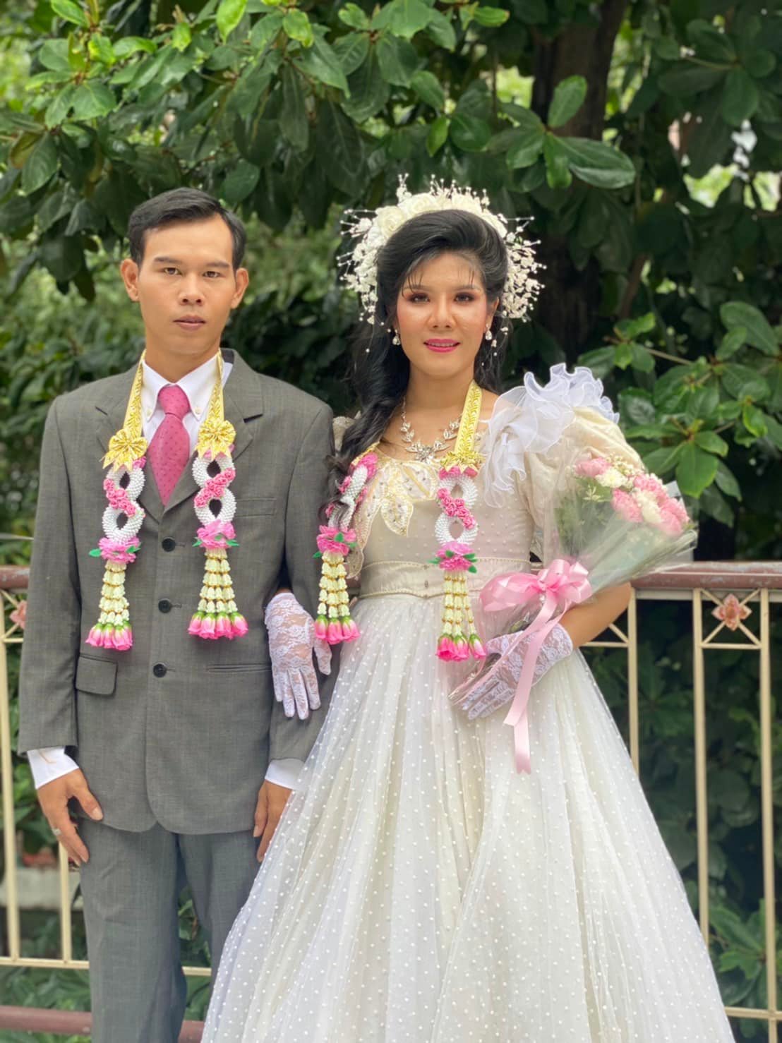 แห่แชร์! พรีเวดดิ้งย้อนยุคปี 80 คู่บ่าวสาวเผยจัดงานแต่งตามรอยพ่อ-เเม่ แห่แชร์! พรีเวดดิ้งย้อนยุคปี 80 คู่บ่าวสาวเผยจัดงานแต่งตามรอยพ่อ-เเม่