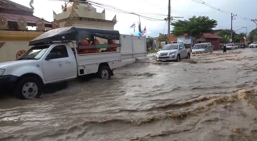 เปิดภาพความเสียหาย น้ำท่วมหนักภาคเหนือ บ้านเรือนจมบาดาล 300 หลัง