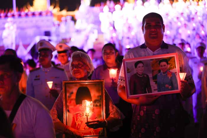 นายกฯ นำจุดเทียนถวายพระพรชัยมงคล เนื่องในโอกาสวันเฉลิมพระชนมพรรษาสมเด็จพระนางเจ้าฯ พระบรมราชินี 